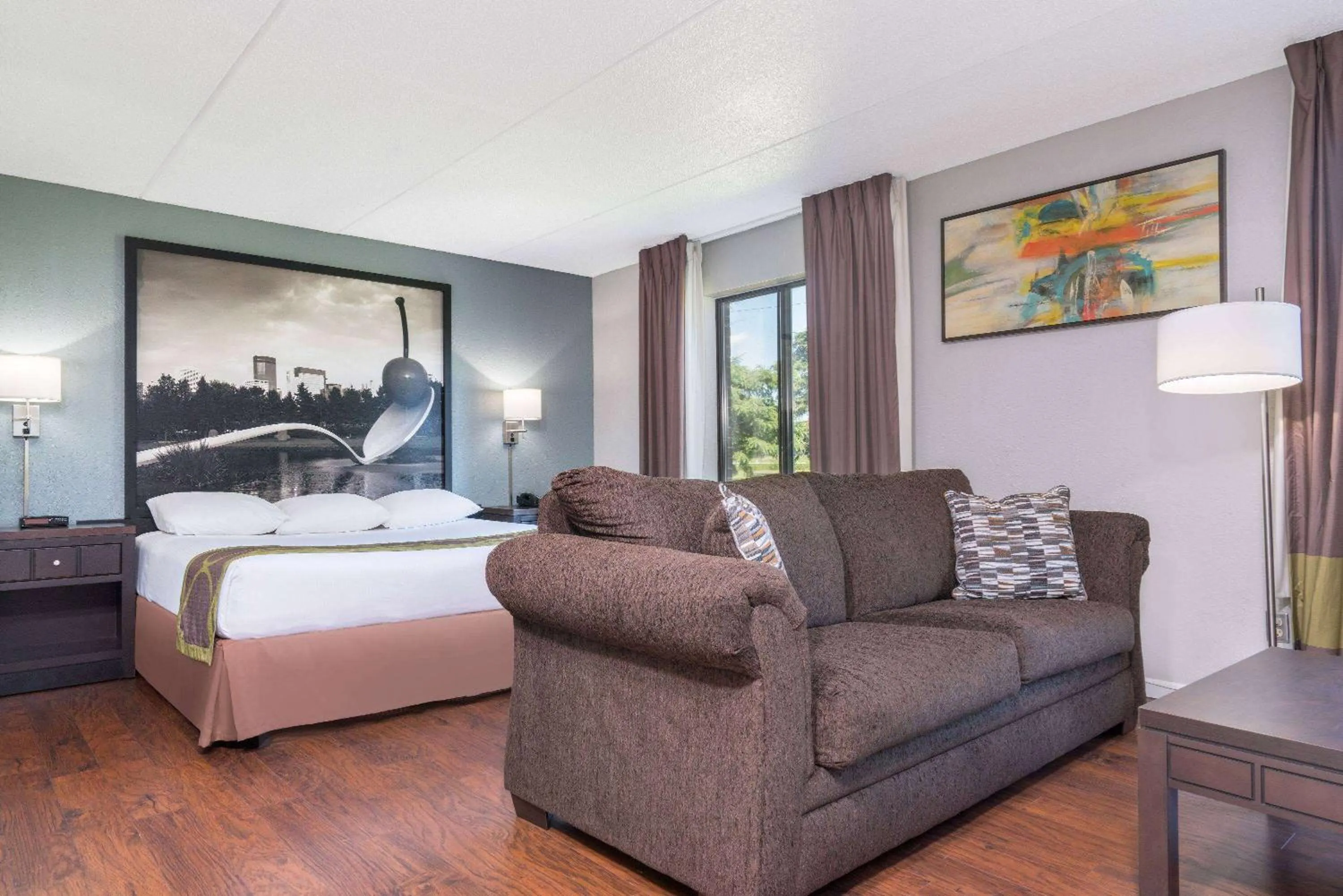 Bath, Bed in Super 8 by Wyndham Bloomington/Airport