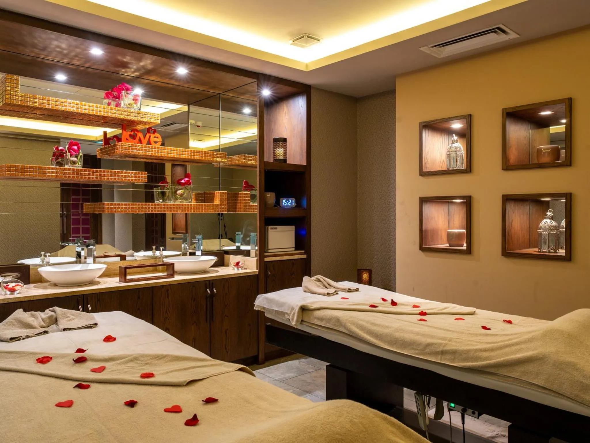Spa and wellness centre/facilities, Bed in Tiara Miramar Beach Resort