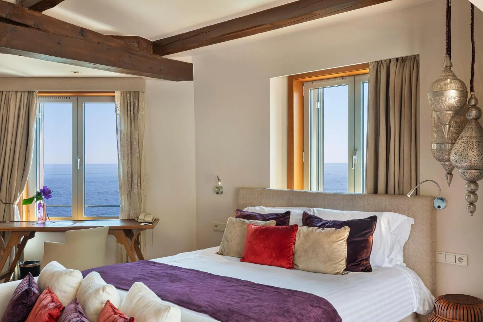 Photo of the whole room, Bed in Tiara Miramar Beach Resort