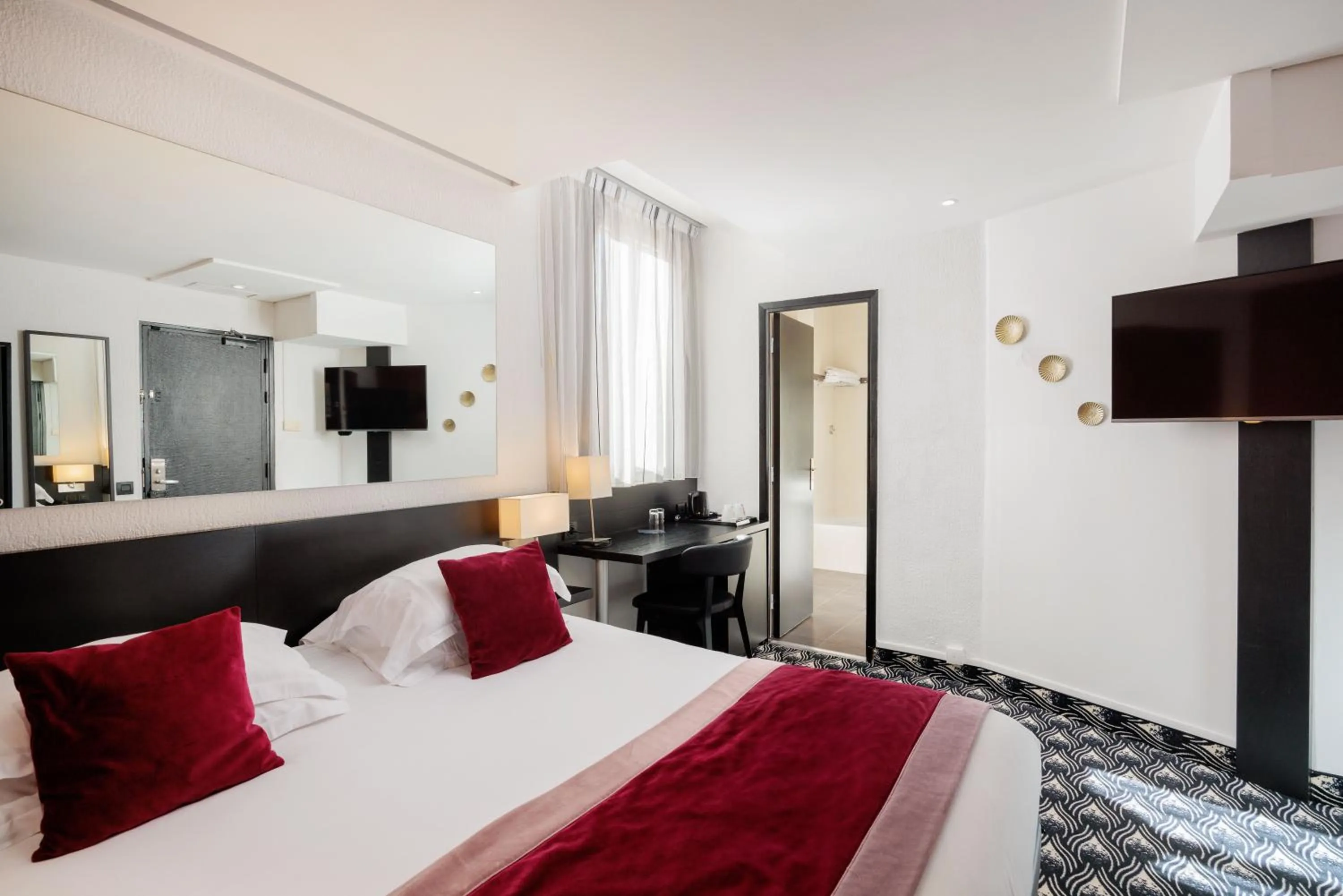 Bed in Best Western Plus Hôtel Massena Nice