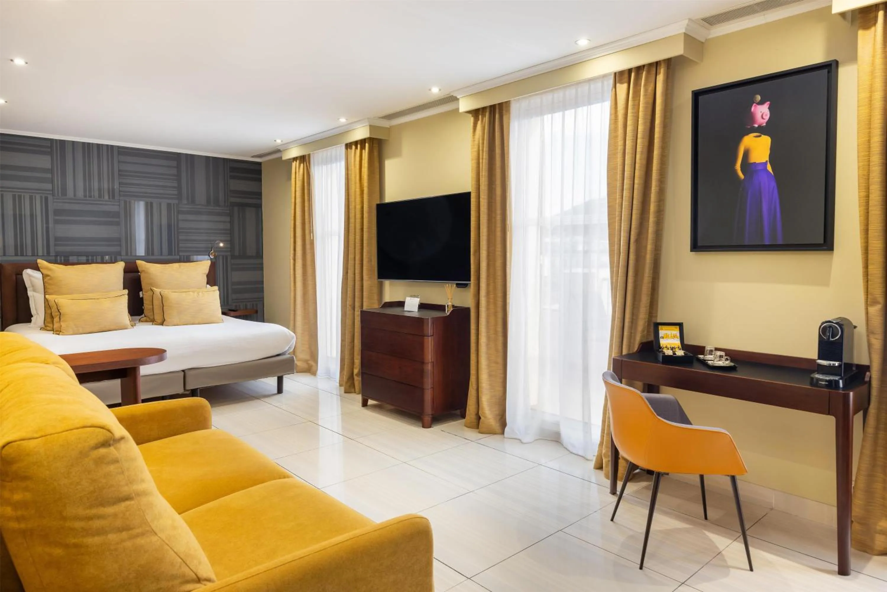 Photo of the whole room, Bed in Best Western Plus Hôtel Massena Nice