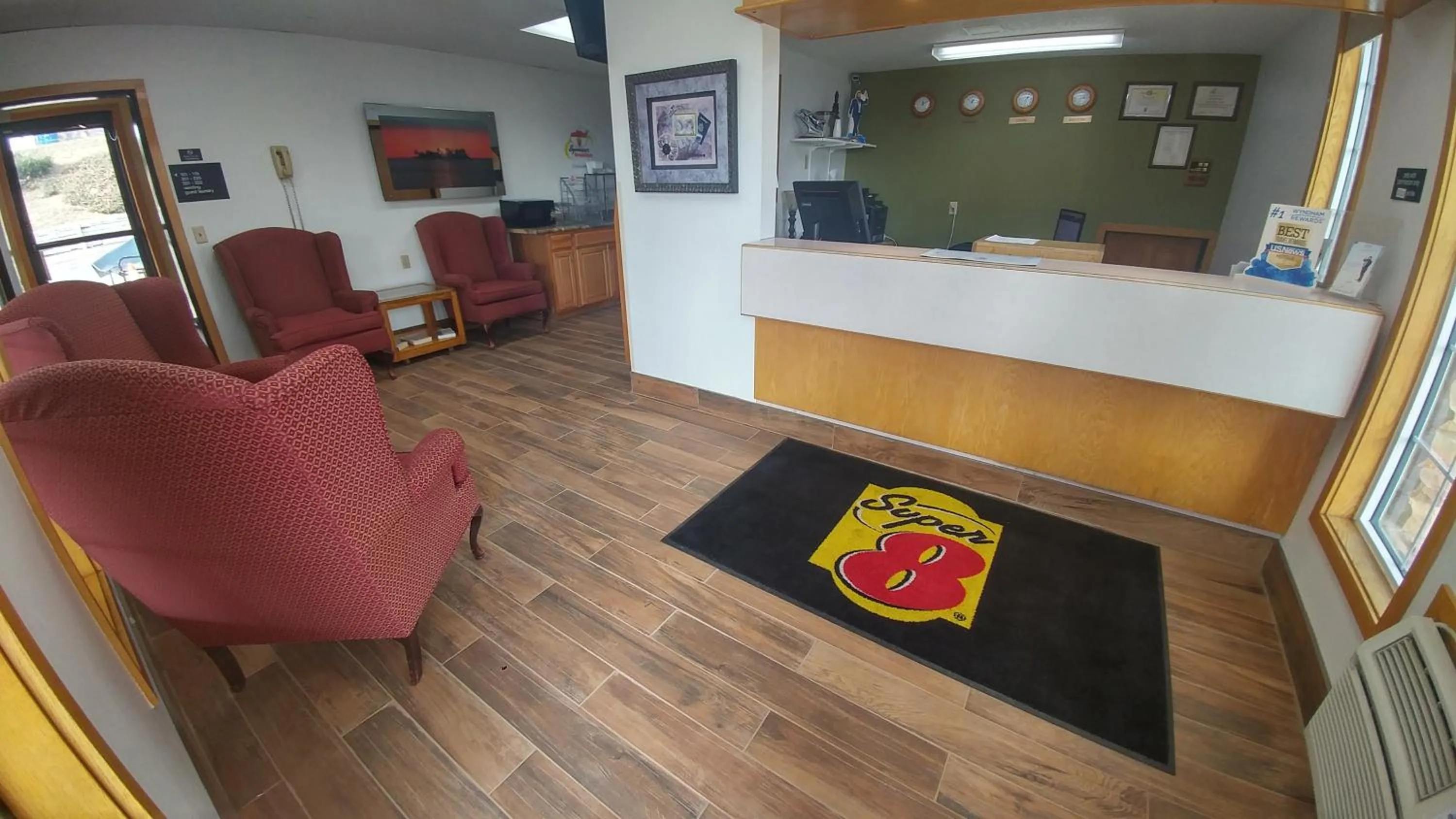 Lobby or reception in Super 8 by Wyndham Minot Airport