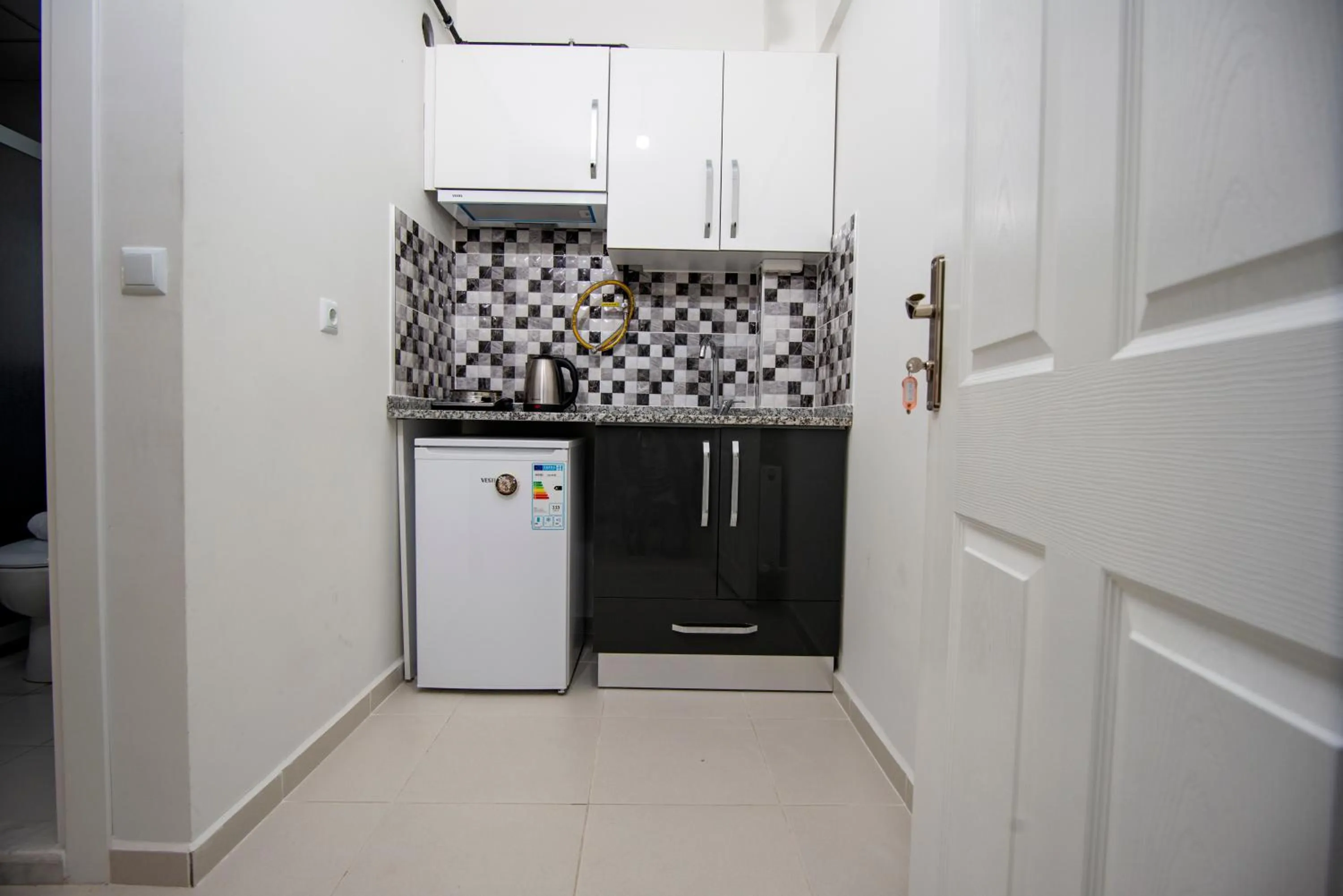 Kitchen or kitchenette in Arney Suites