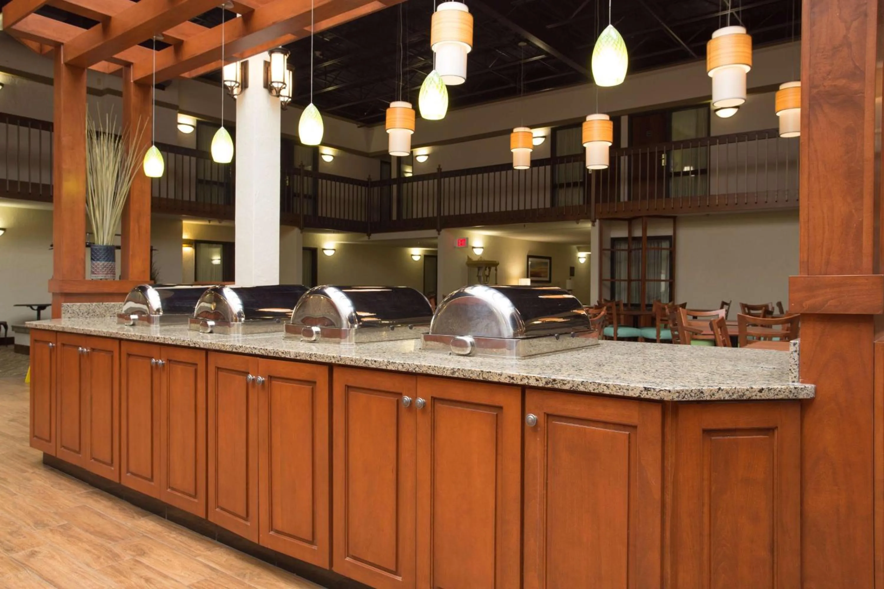 Restaurant/places to eat in Pear Tree Inn St Louis Convention Center