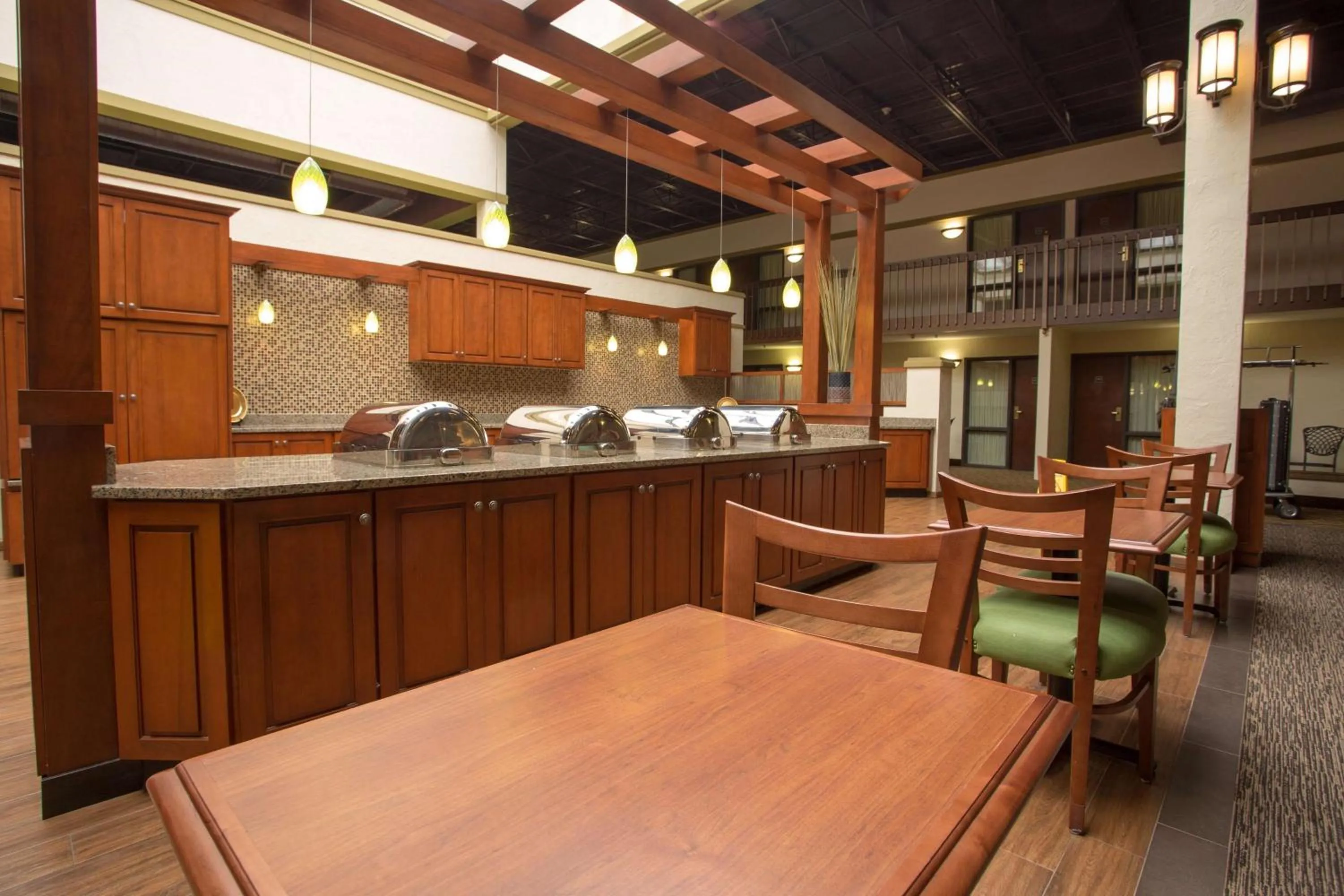 Restaurant/places to eat in Pear Tree Inn St Louis Convention Center