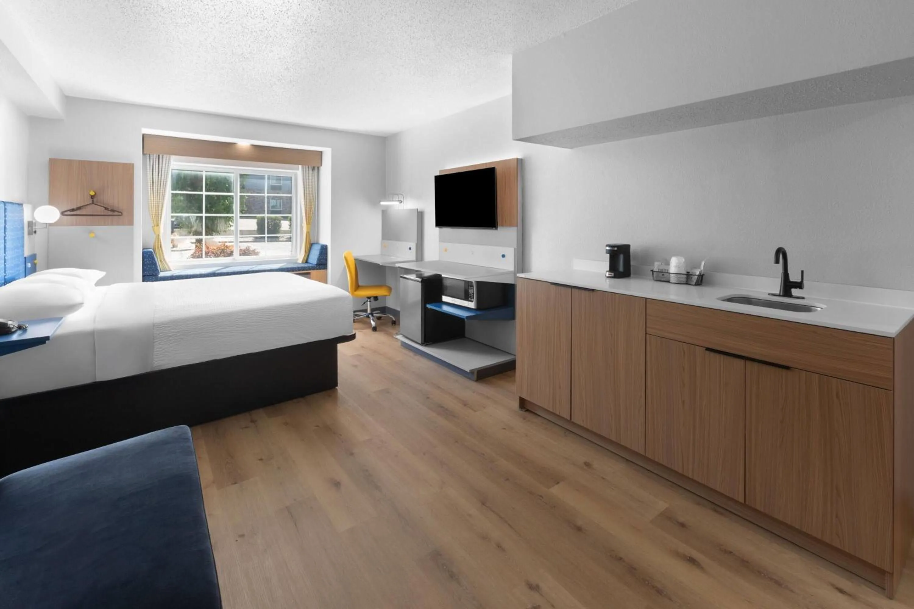 Photo of the whole room, Bed in Microtel Inn & Suites by Wyndham Sioux Falls