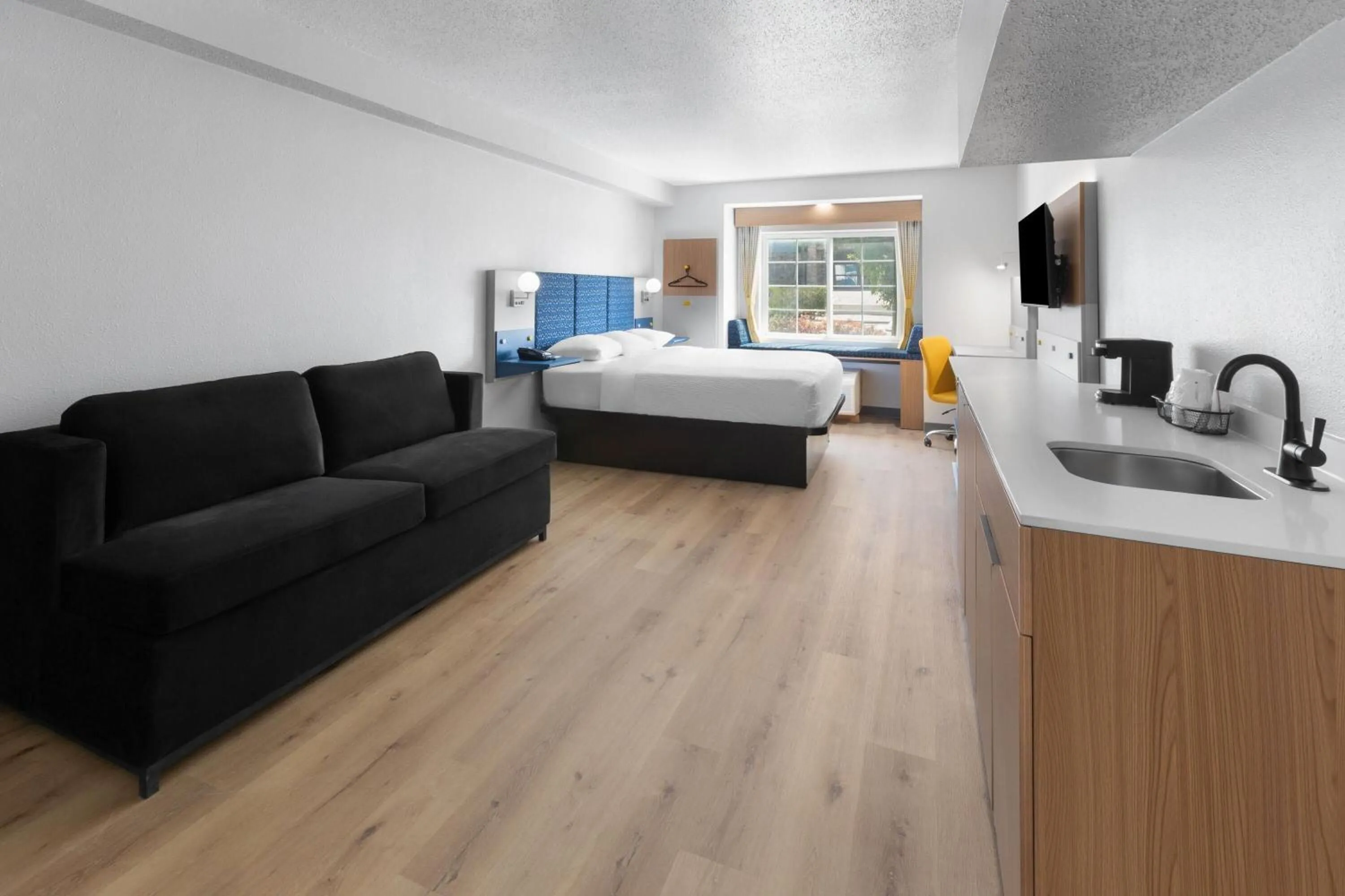 Photo of the whole room, Bed in Microtel Inn & Suites by Wyndham Sioux Falls