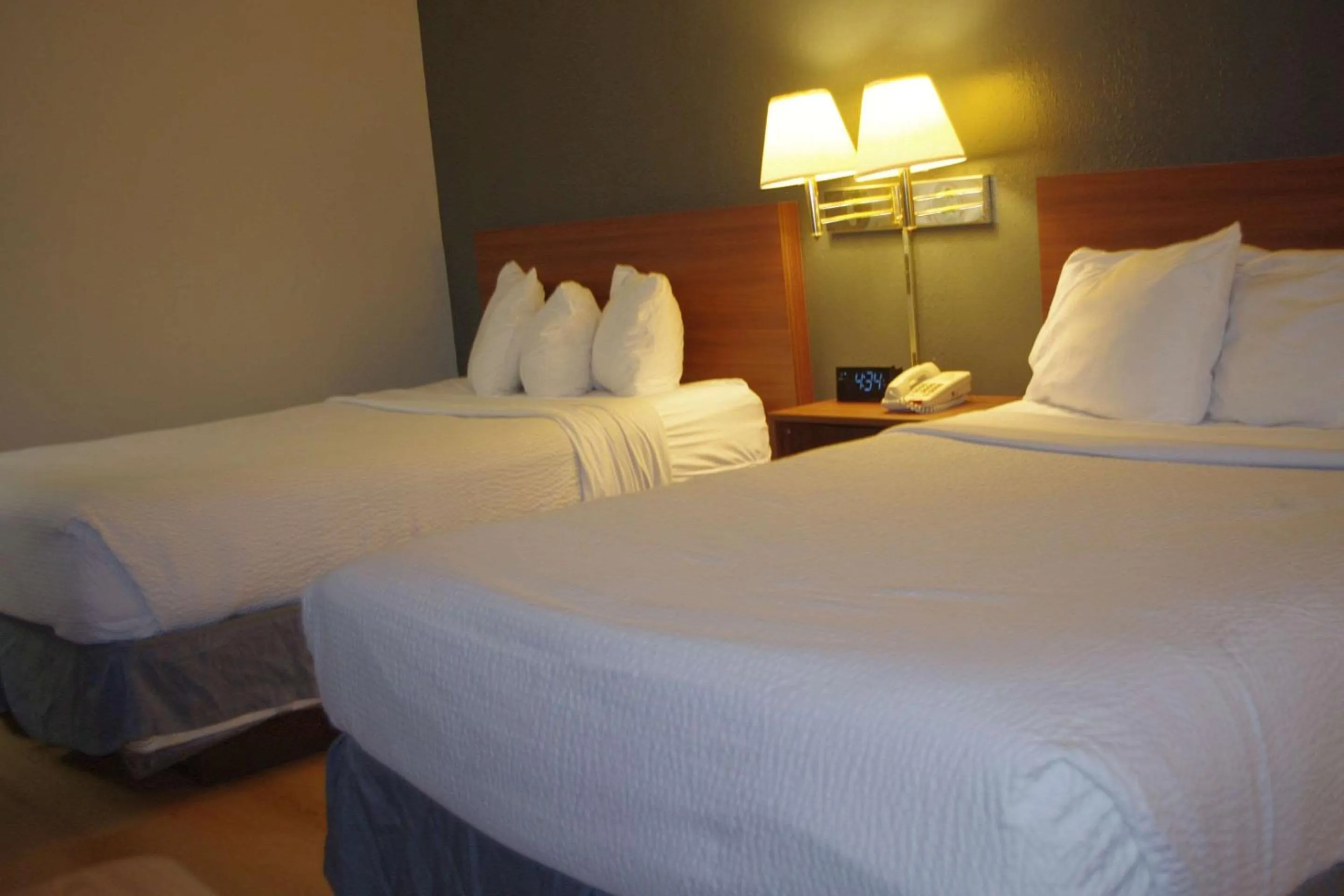 Bedroom in Econo Lodge