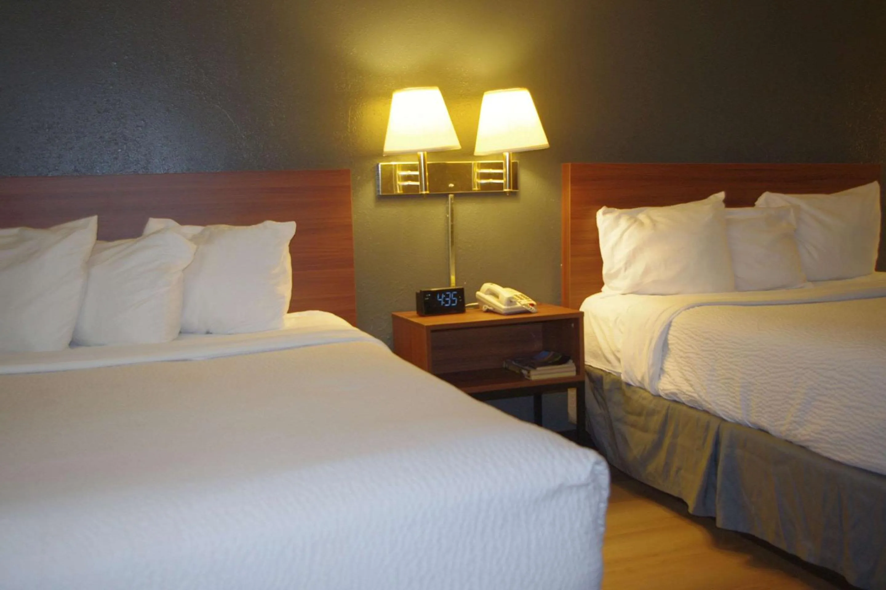 Bedroom in Econo Lodge