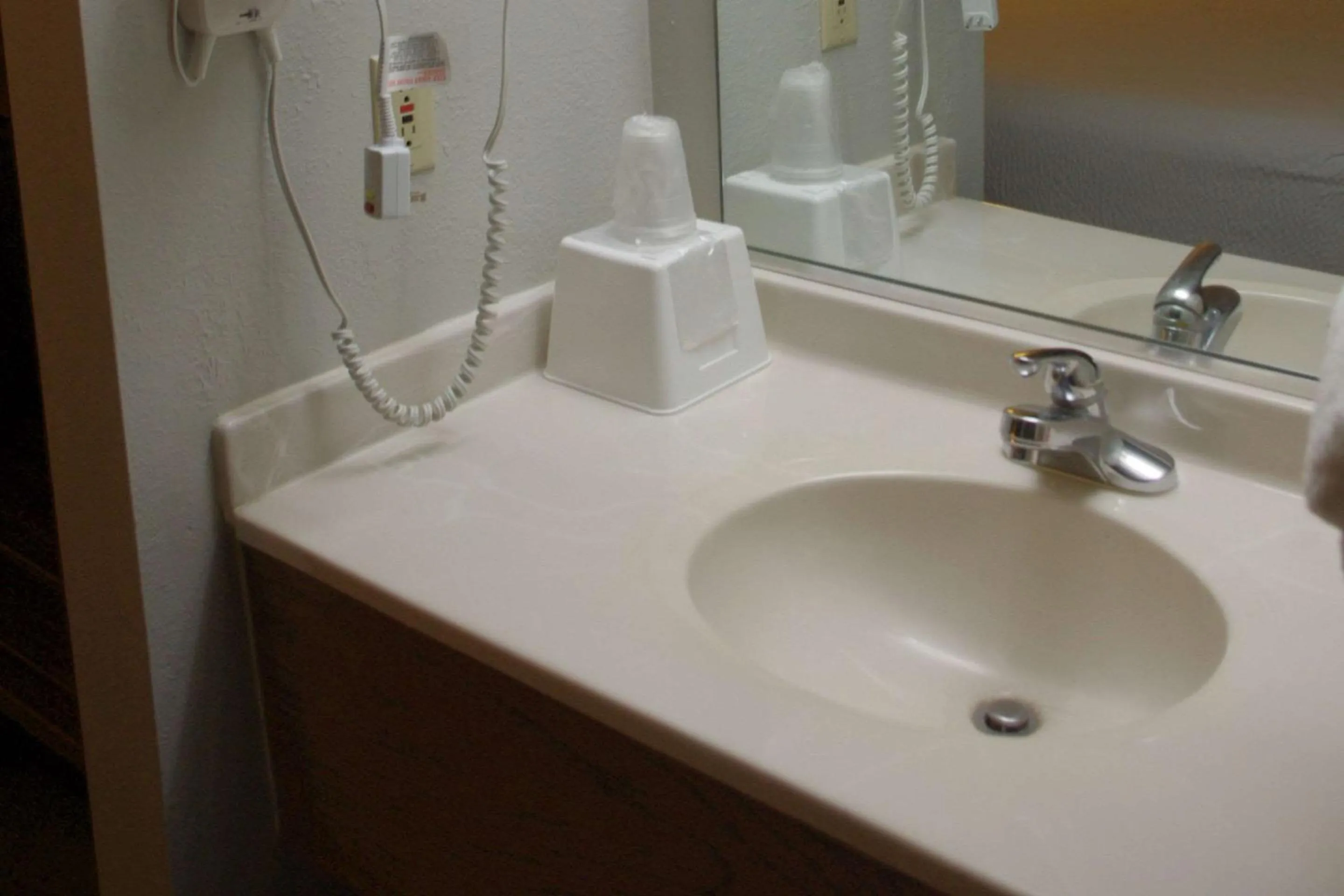 Bedroom, Bathroom in Econo Lodge