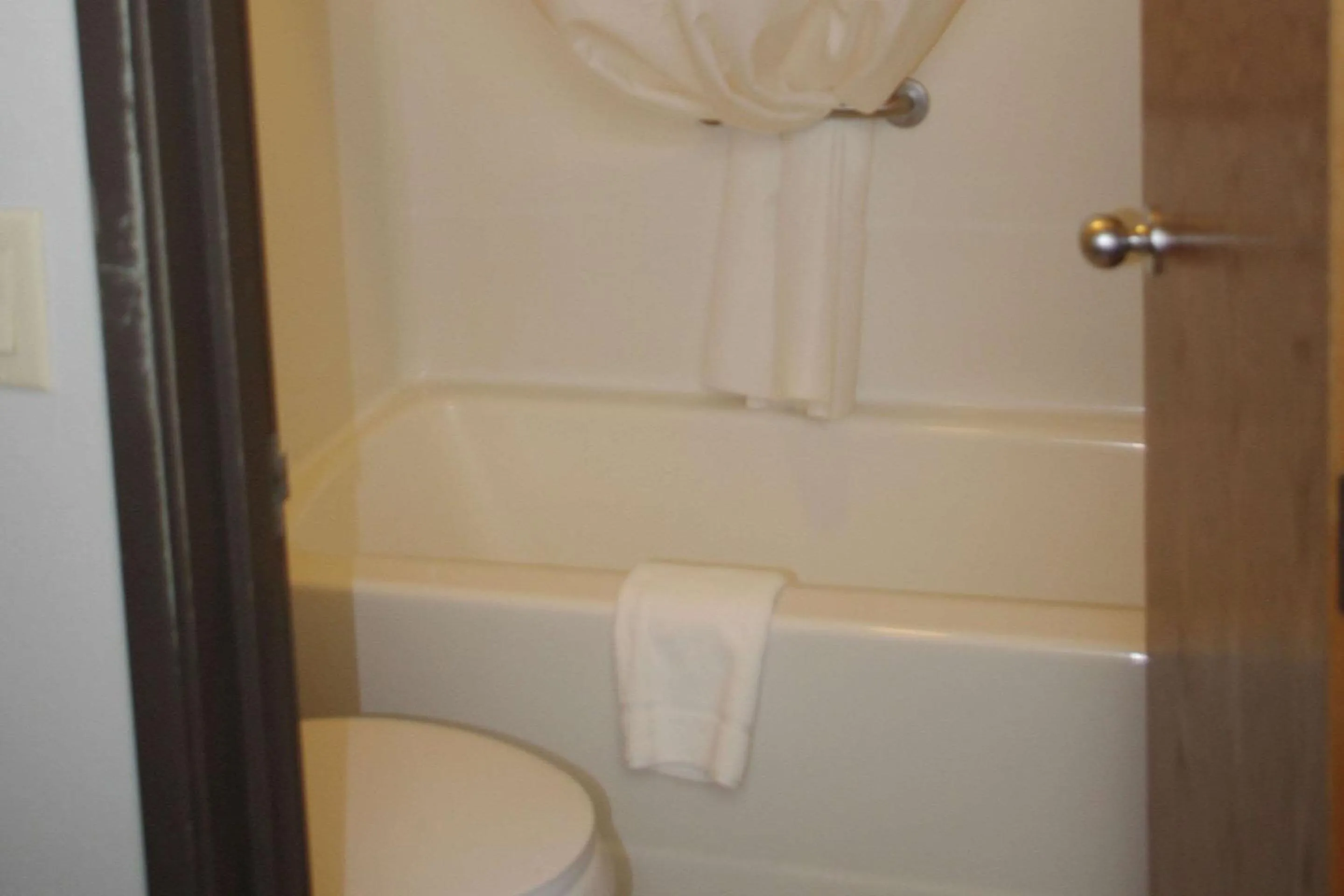 Bedroom, Bathroom in Econo Lodge