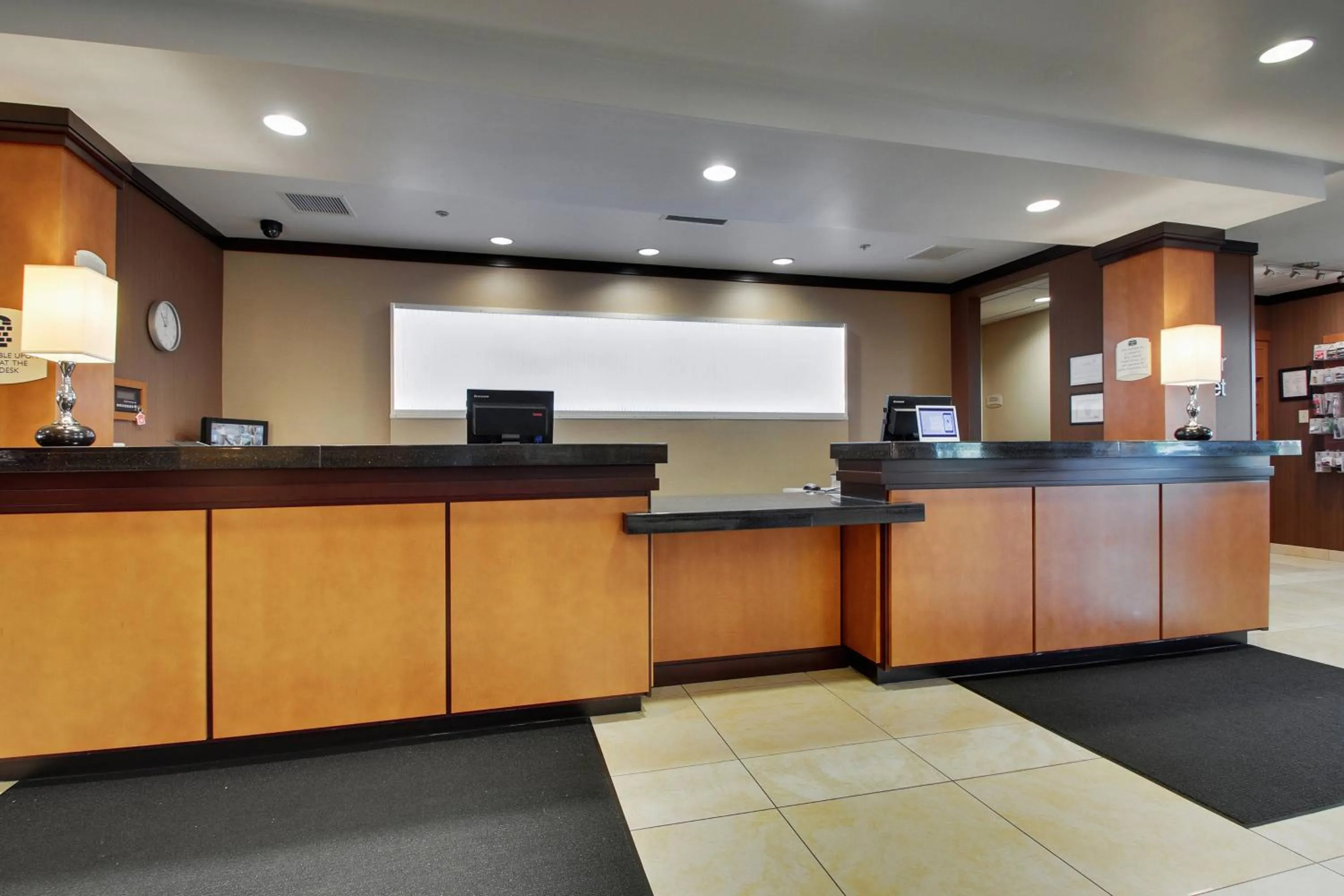 Lobby or reception in Fairfield Inn & Suites by Marriott Ottawa Starved Rock Area