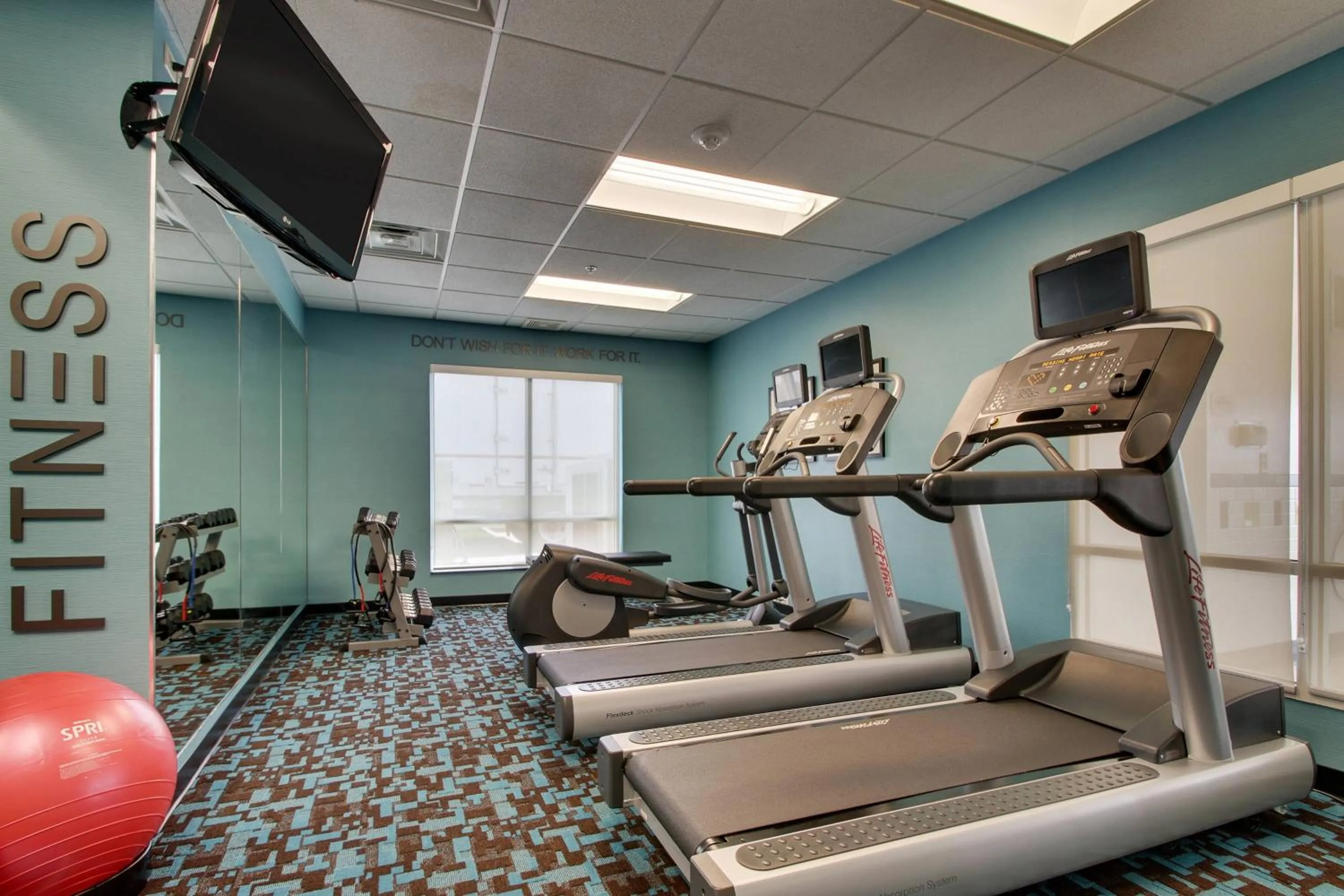 Fitness centre/facilities in Fairfield Inn & Suites by Marriott Ottawa Starved Rock Area