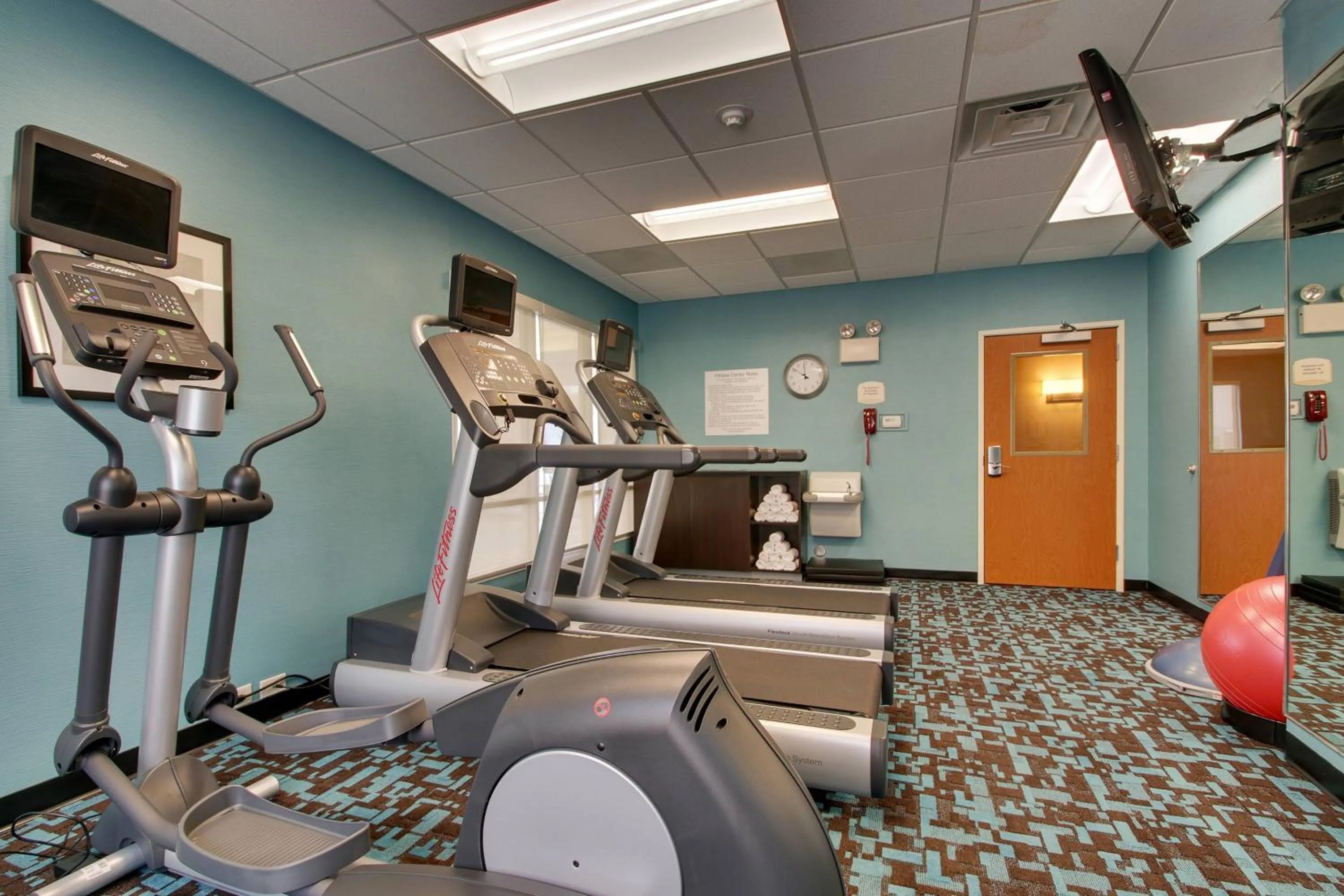 Fitness centre/facilities in Fairfield Inn & Suites by Marriott Ottawa Starved Rock Area