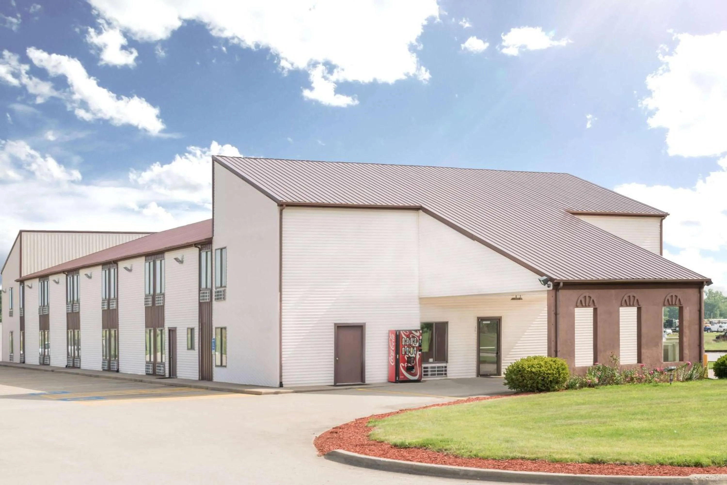 Property building in Super 8 by Wyndham Marshall