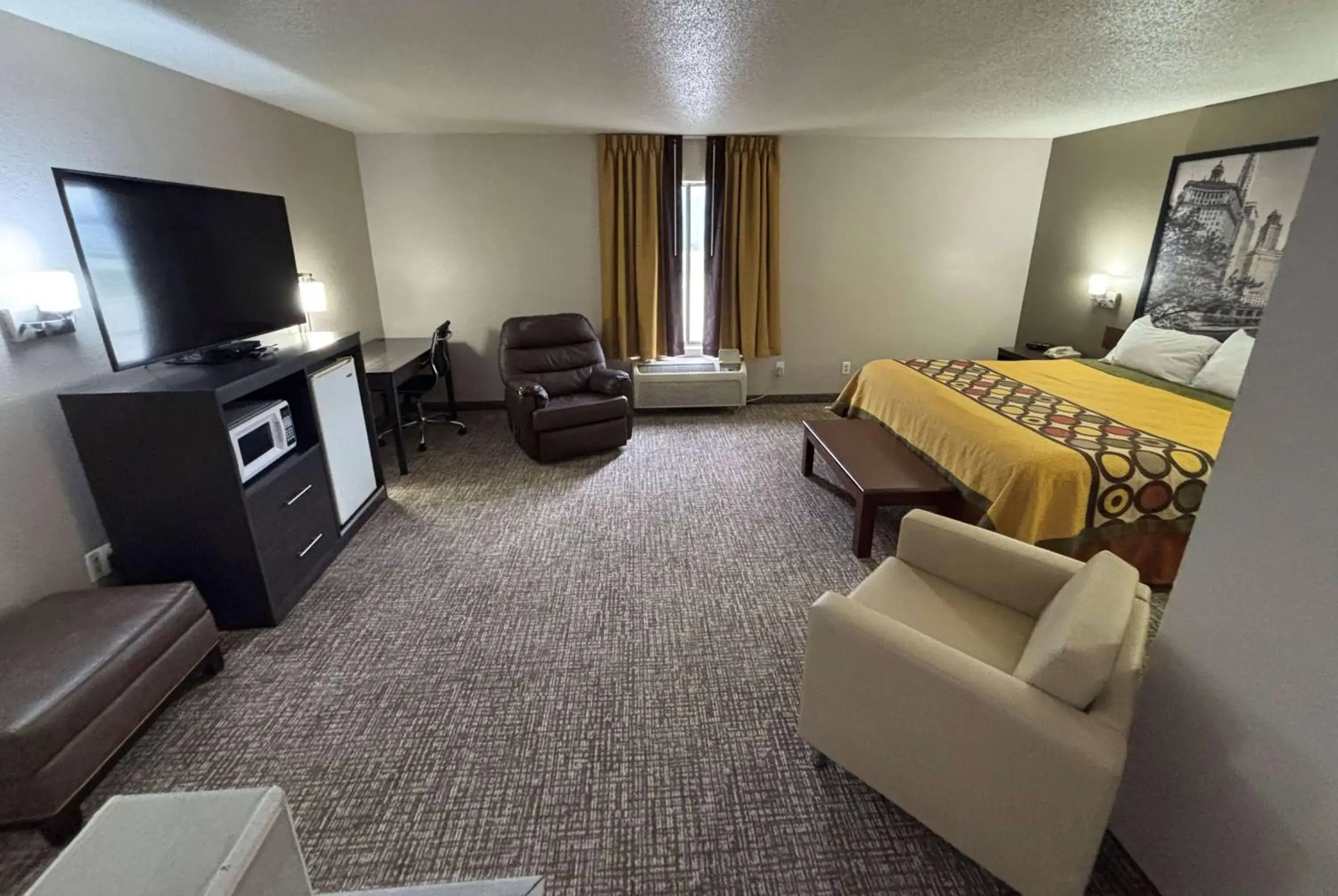 Studio King Suite - Non-Smoking in Super 8 by Wyndham Marshall Studio King Suite - Non-Smoking in Super 8 by Wyndham Marshall