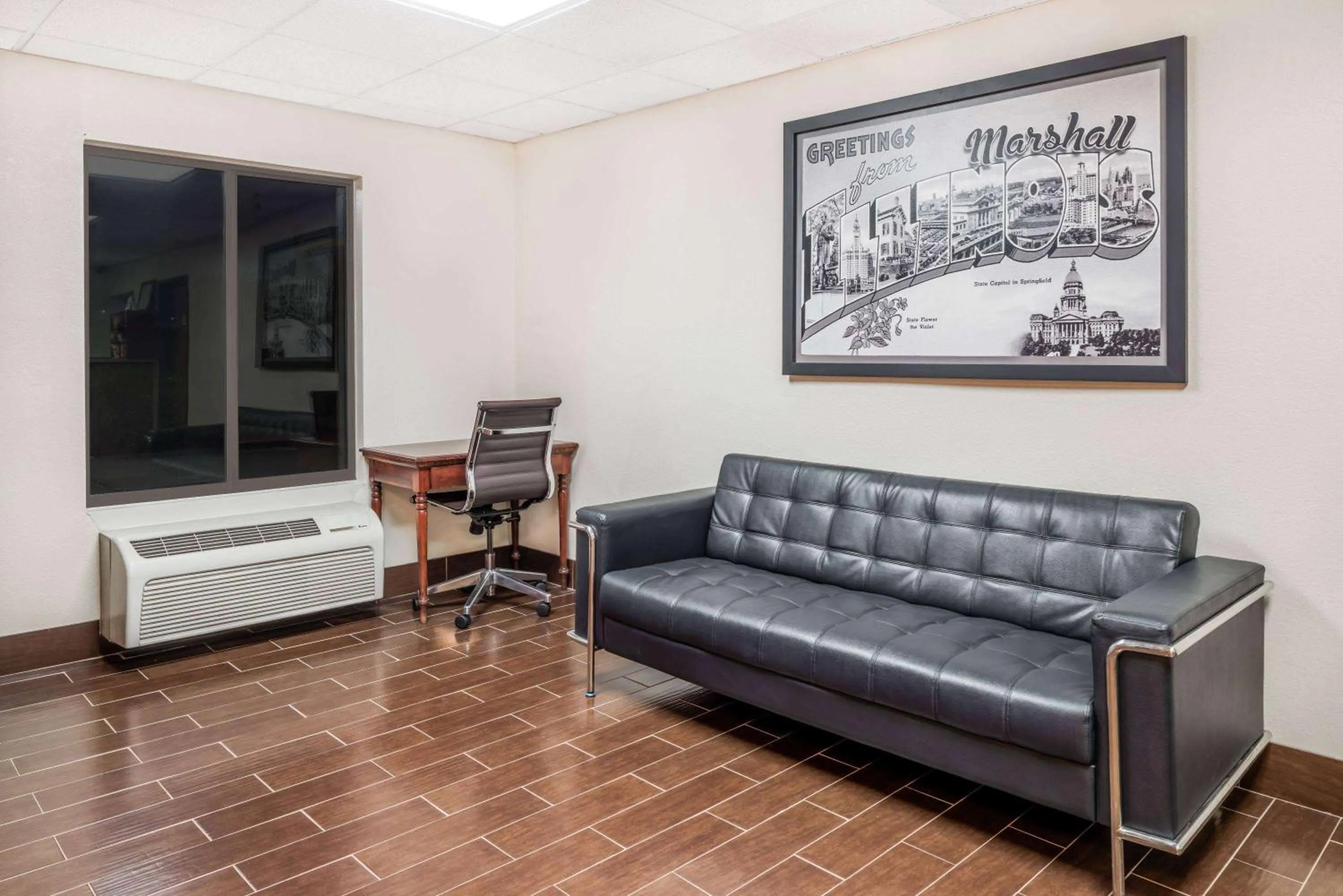 Lobby or reception in Super 8 by Wyndham Marshall