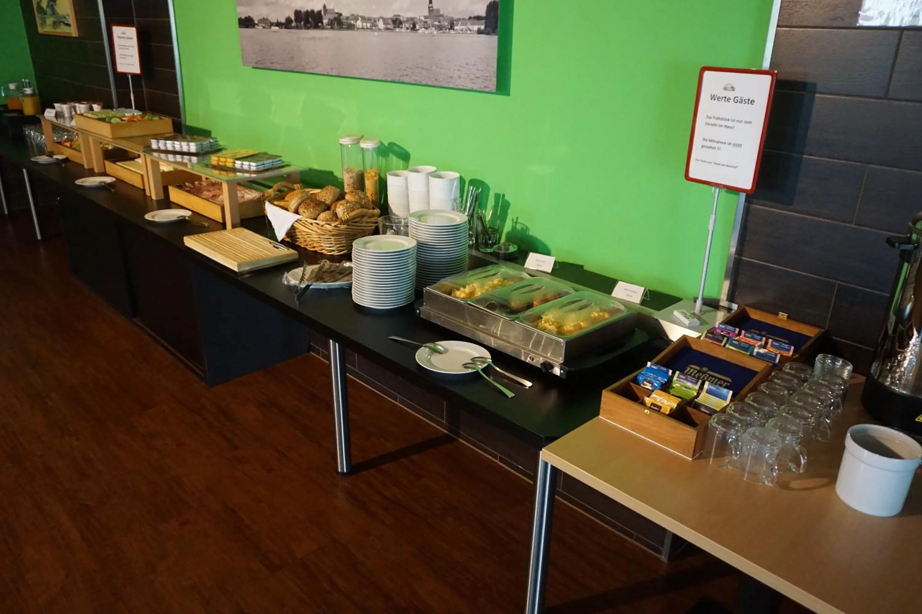 Breakfast in Hotel am Bahnhof