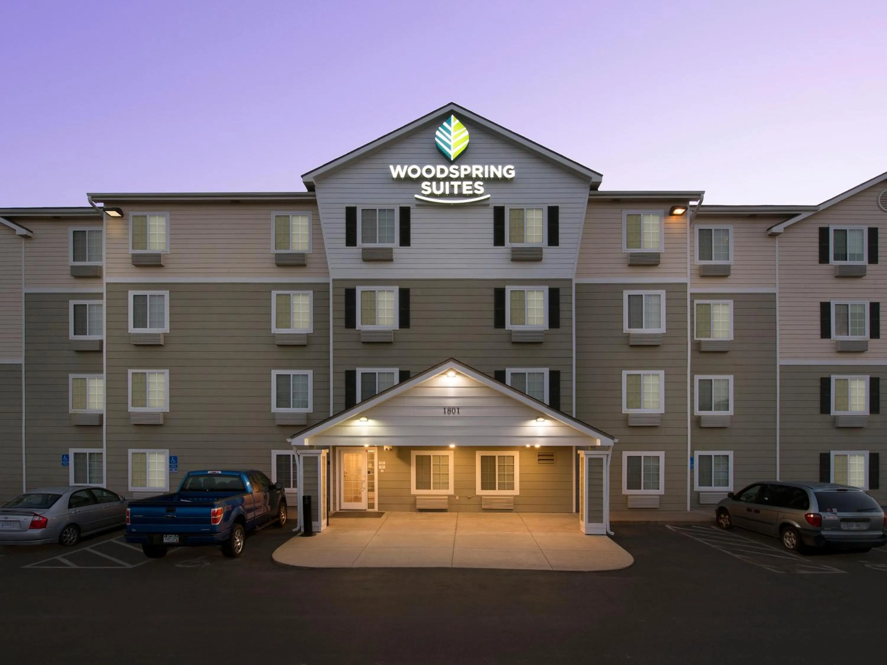 Property building in WoodSpring Suites Topeka