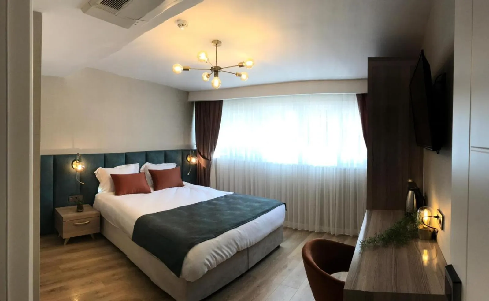 Photo of the whole room, Bed in Nika otel & cafe