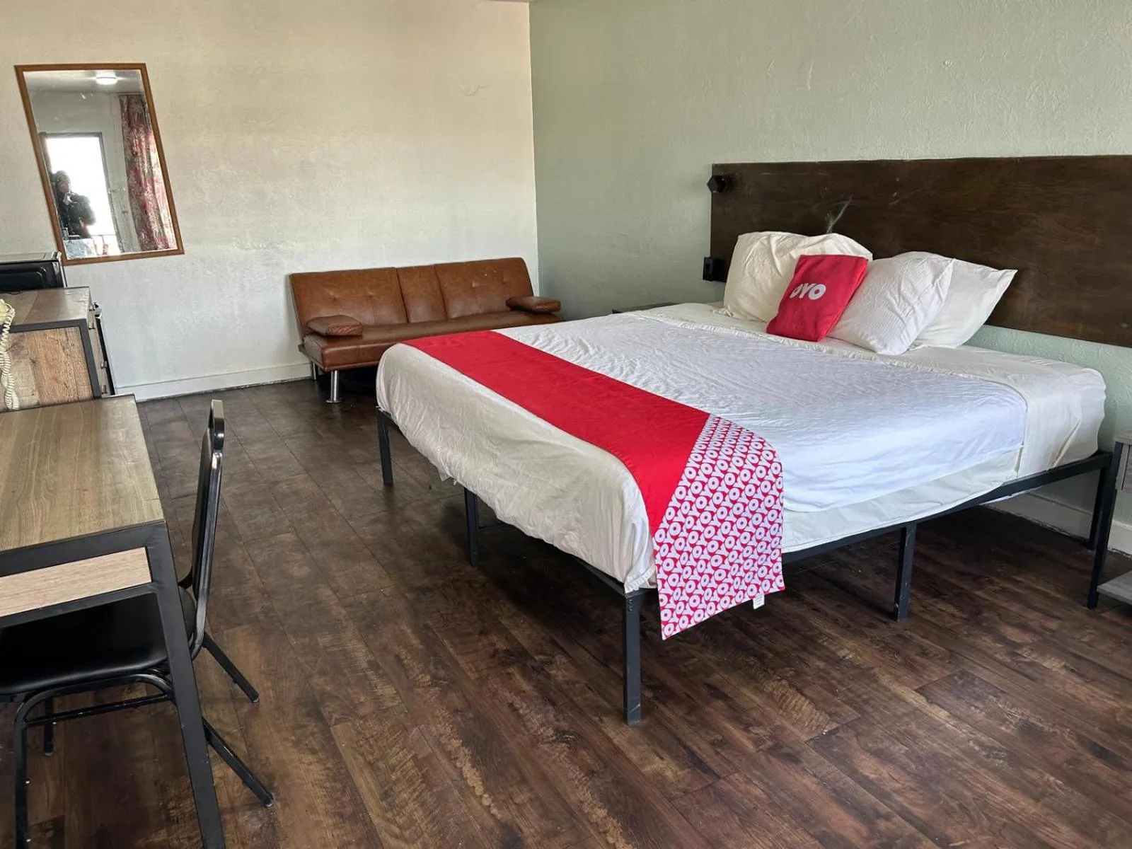 Bedroom, Bed in OYO Hotel Downtown Peoria I-74