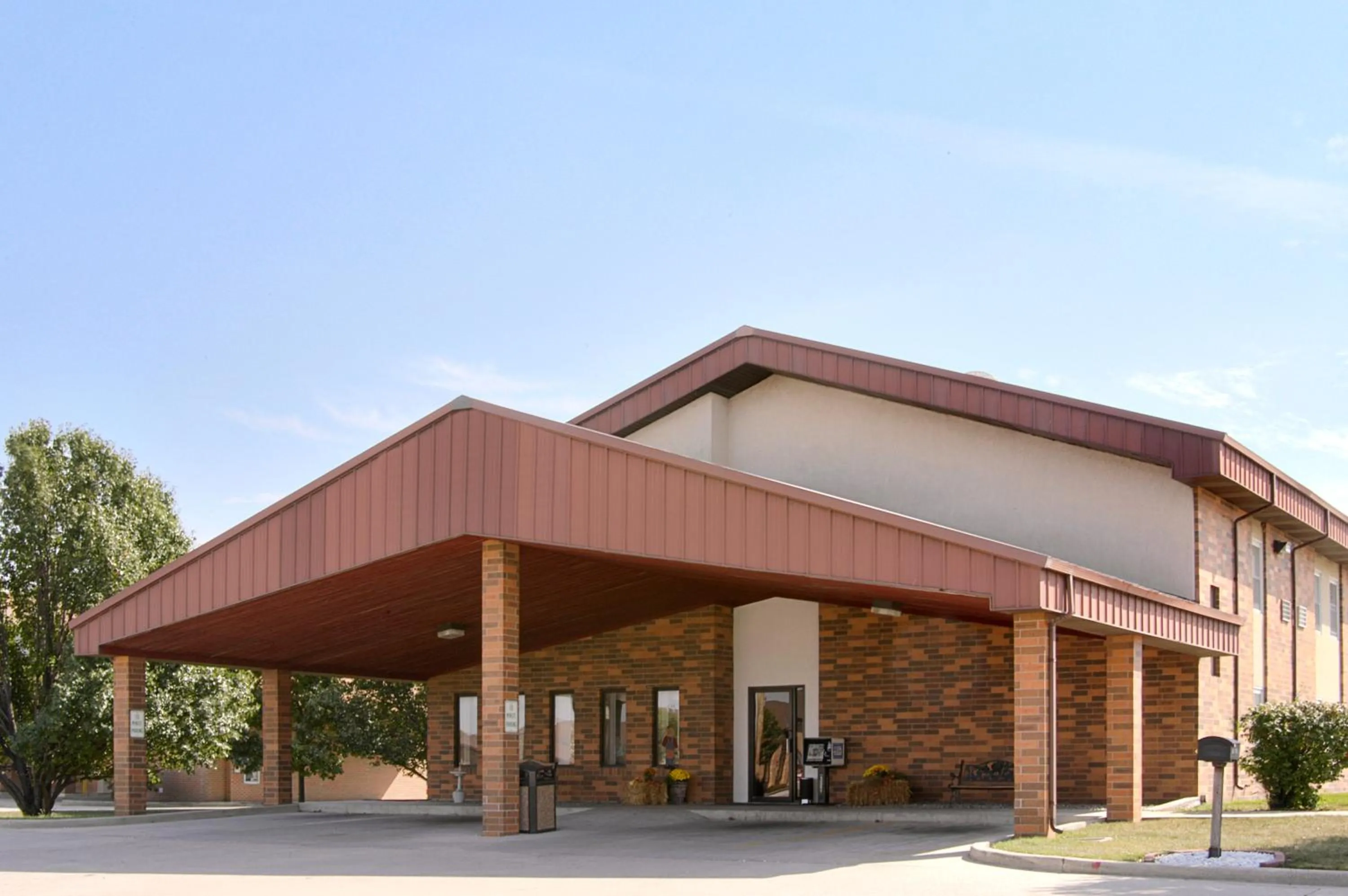 Facade/entrance in Super 8 by Wyndham Tuscola