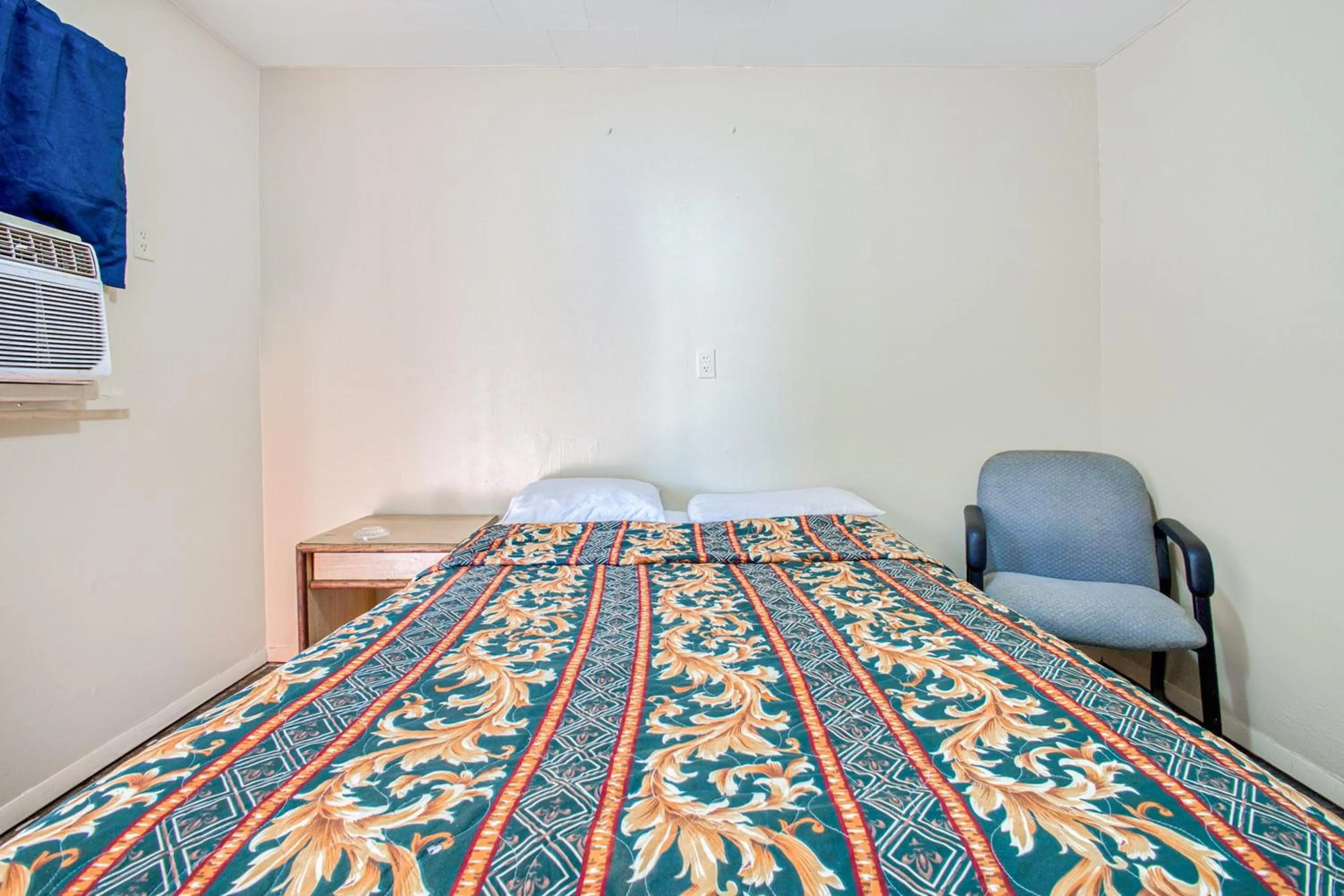 Bedroom, Bed in Hotel O Best Rest Inn Springfield US 36