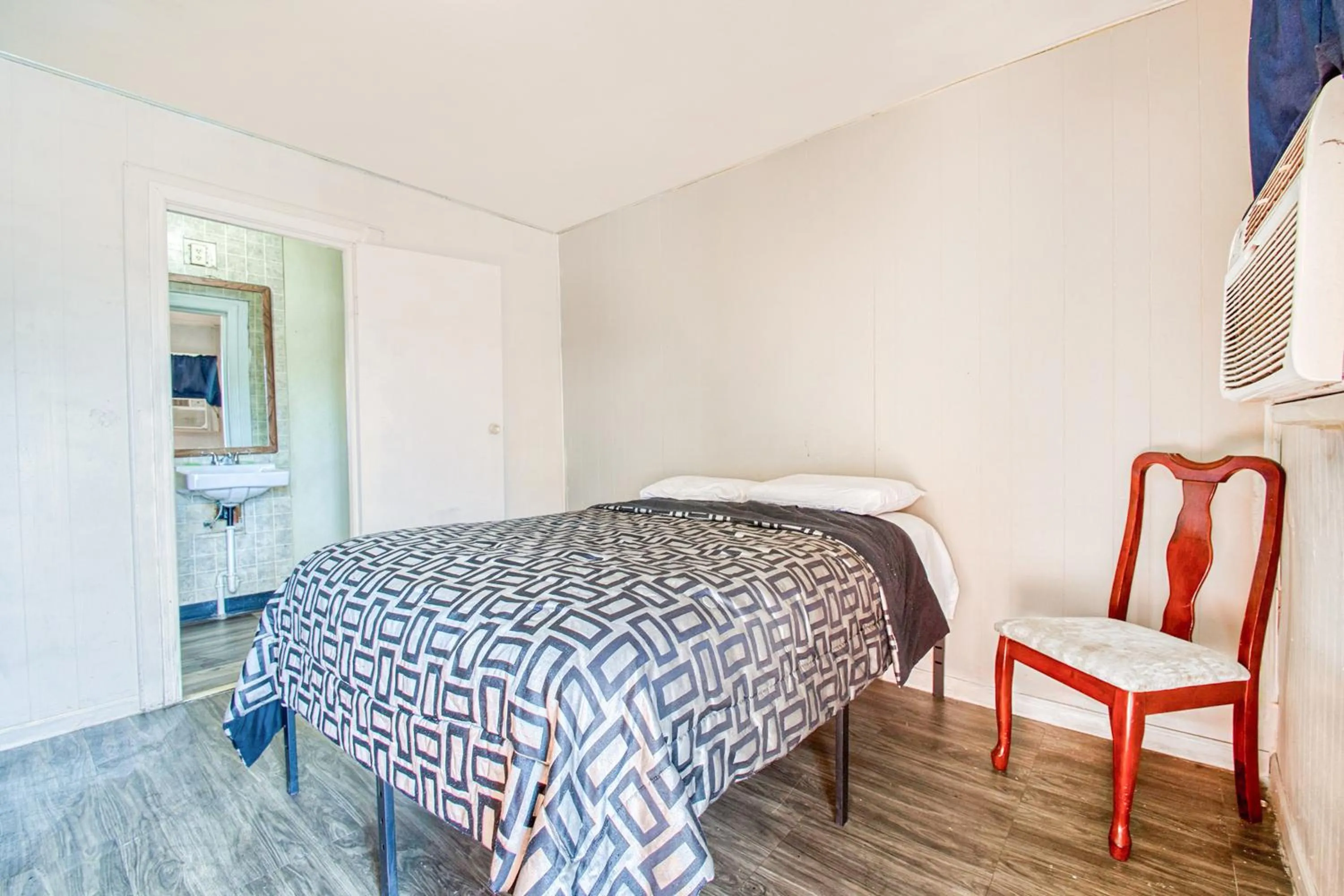 Bedroom, Bed in Hotel O Best Rest Inn Springfield US 36