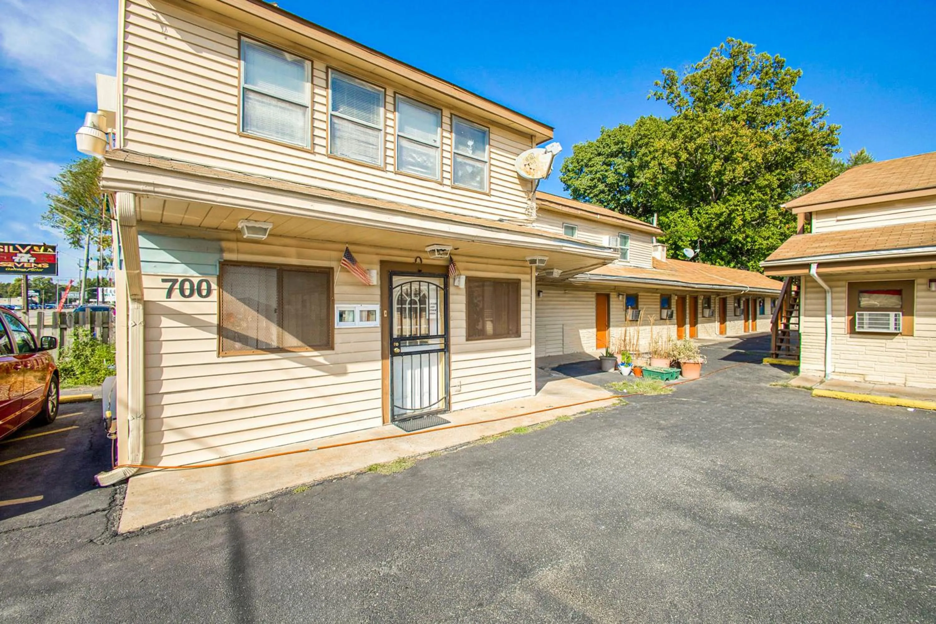 Property building in Hotel O Best Rest Inn Springfield US 36