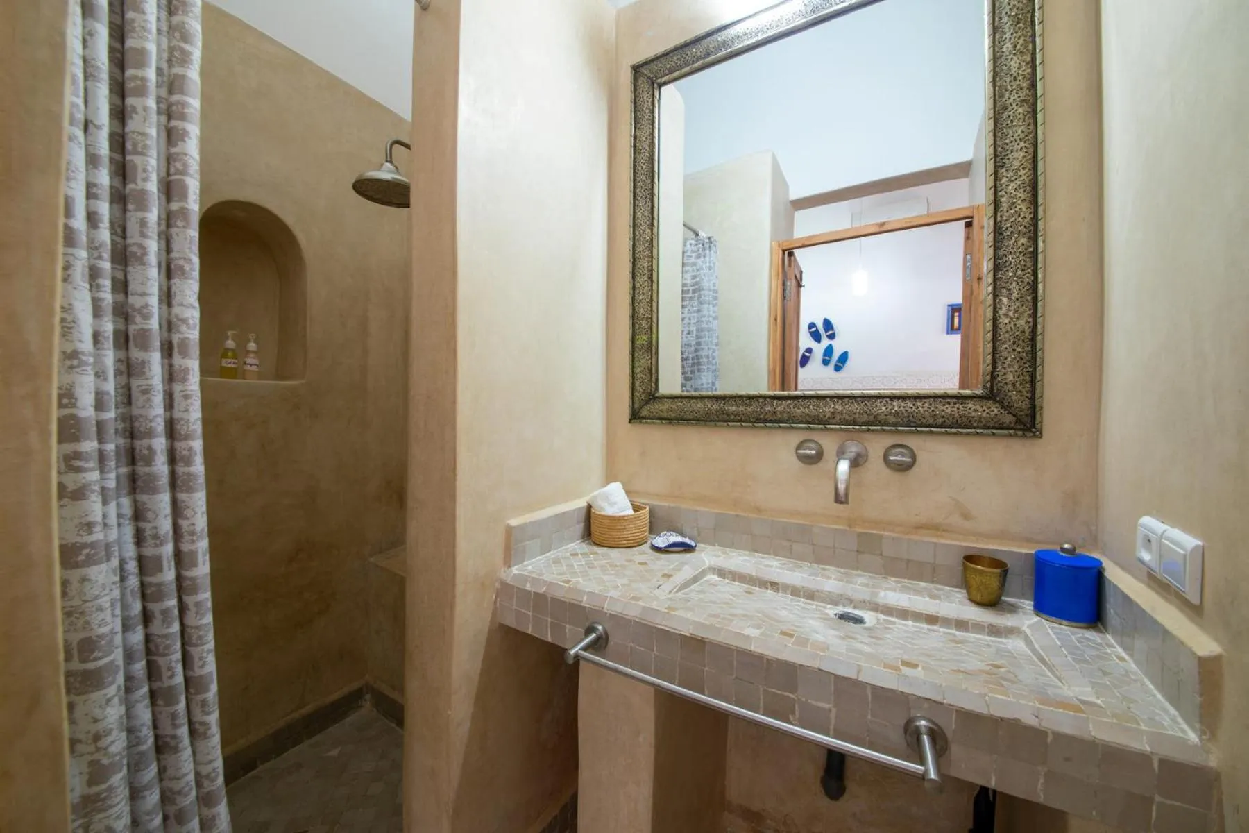 Shower in Riad Ambre et Jasmin