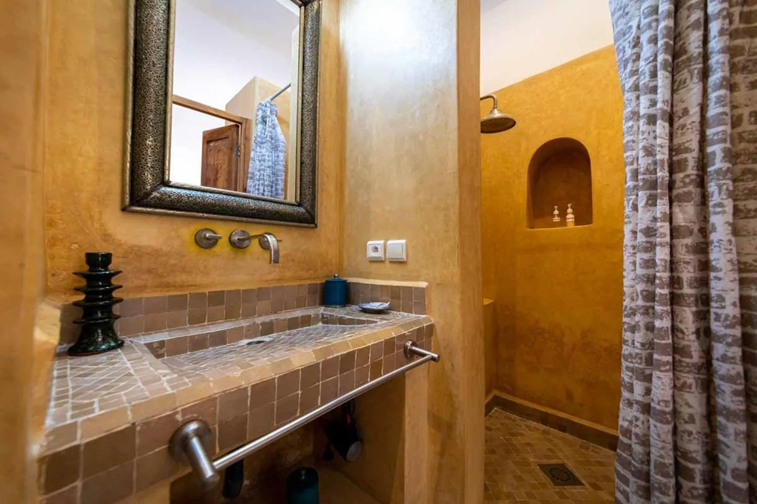 Shower in Riad Ambre et Jasmin