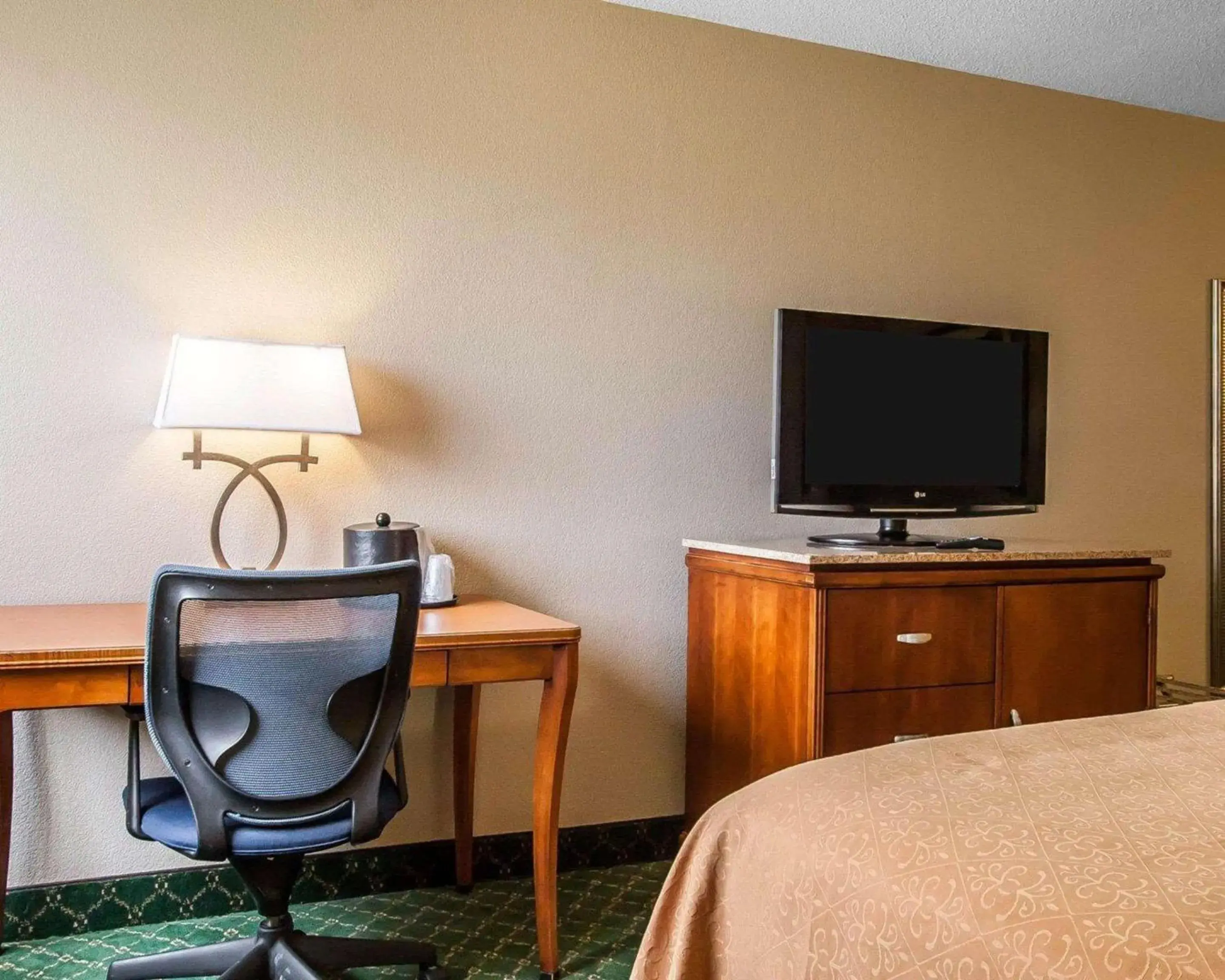 Double Room with Two Double Beds - Non-Smoking in Quality Inn Cairo I-57 Double Room with Two Double Beds - Non-Smoking in Quality Inn Cairo I-57