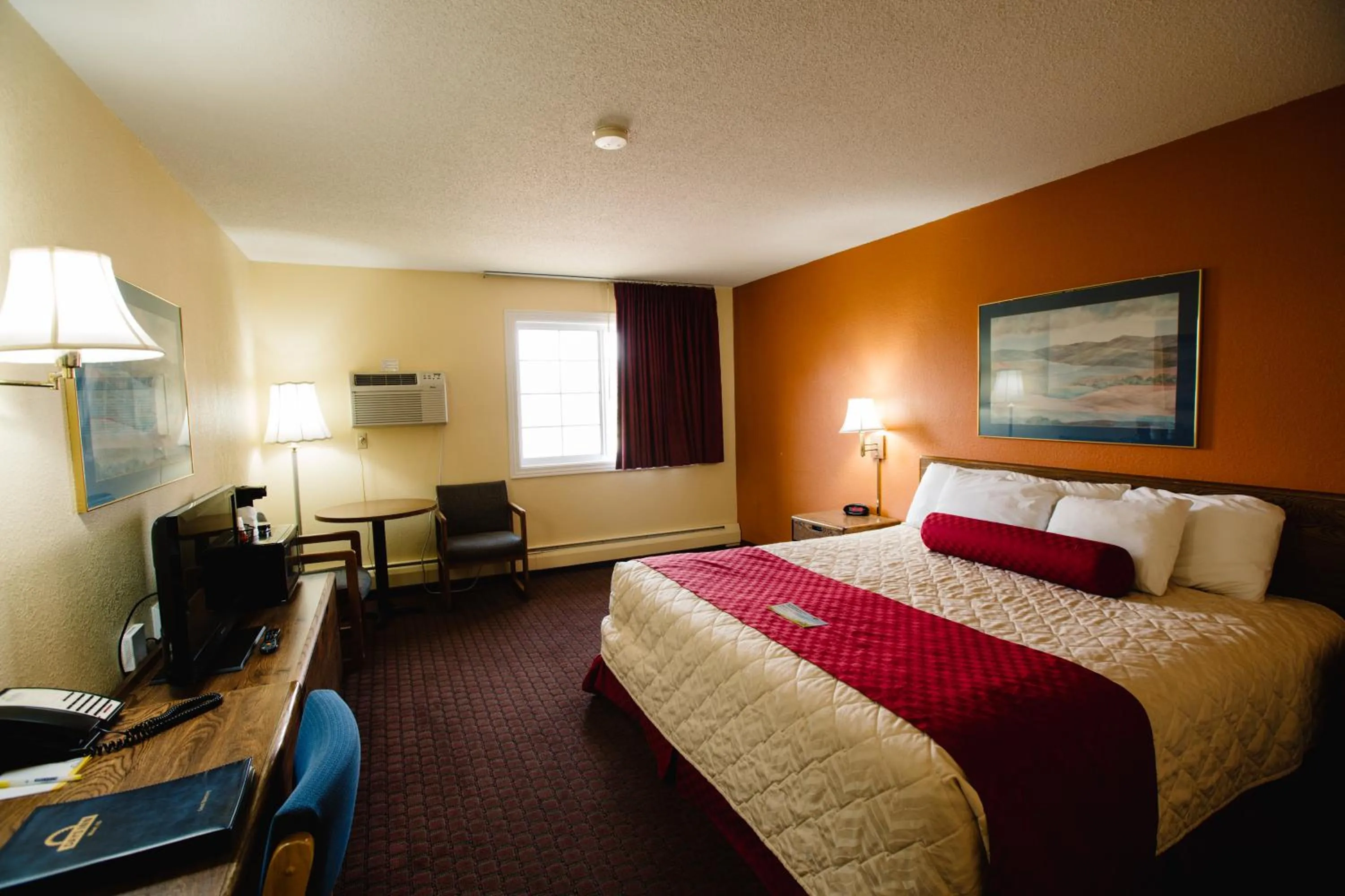 Photo of the whole room, Bed in Days Inn by Wyndham Minot
