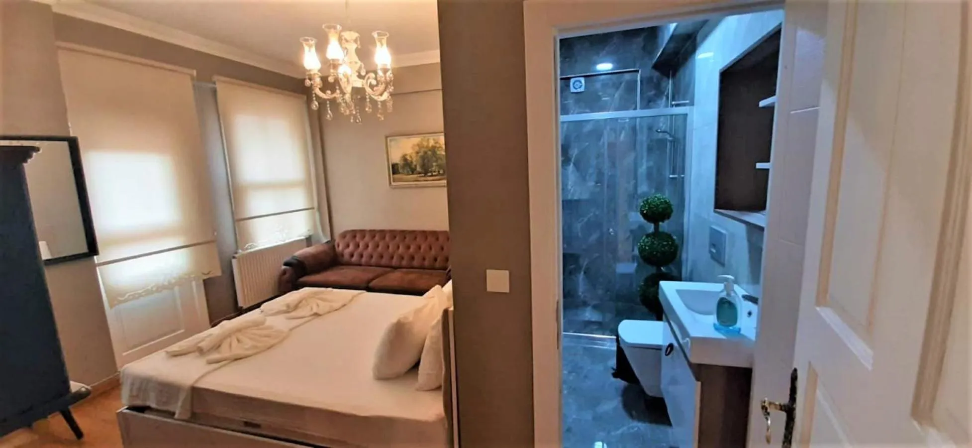 Bathroom, Bed in valide-maide hotel