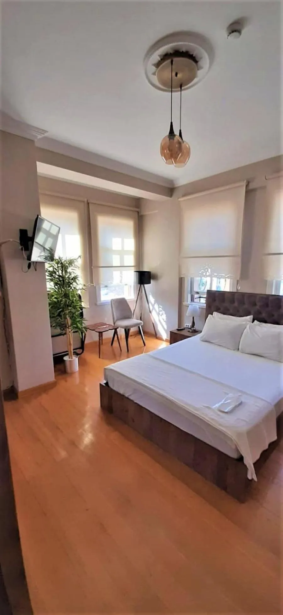 Bedroom, Bed in valide-maide hotel
