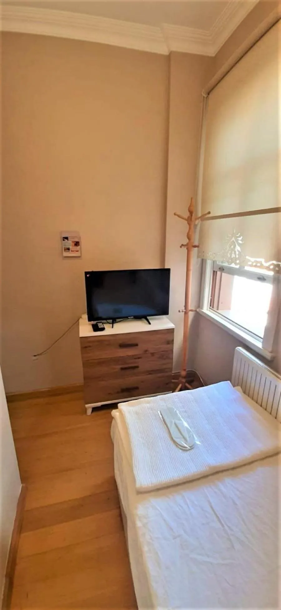 Photo of the whole room, Bed in valide-maide hotel