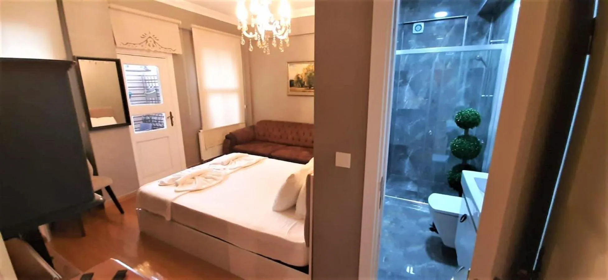 Shower, Bed in valide-maide hotel