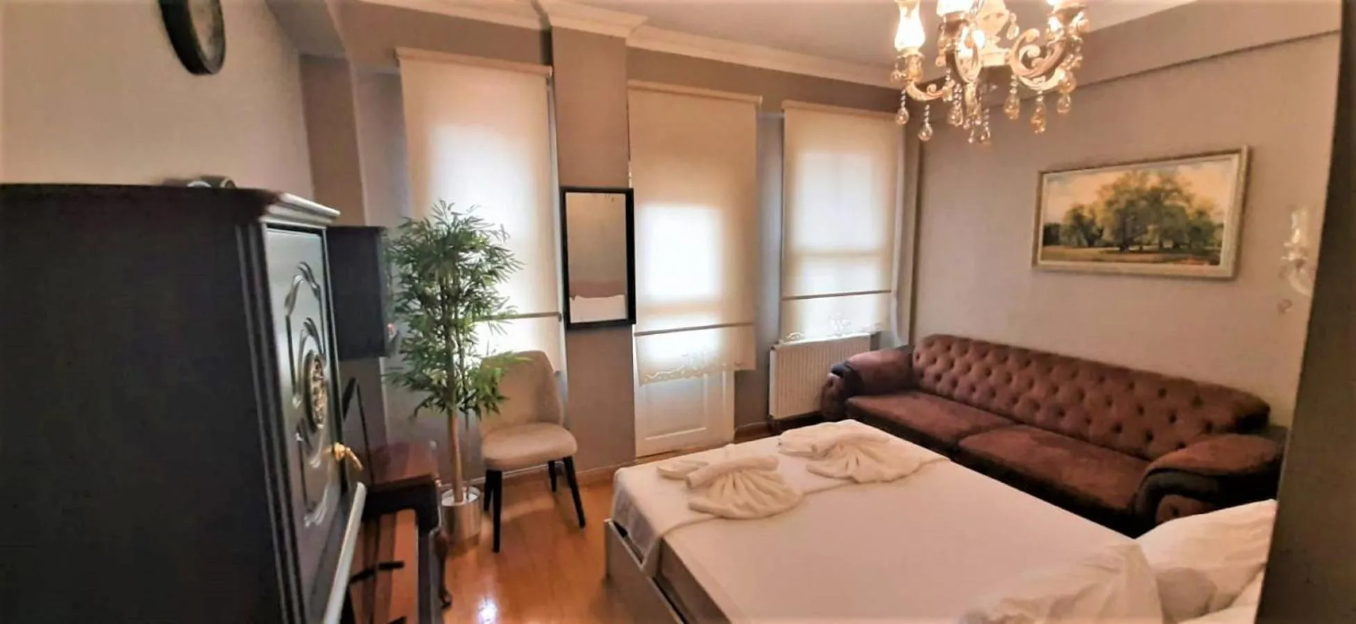 Living room, Bed in valide-maide hotel