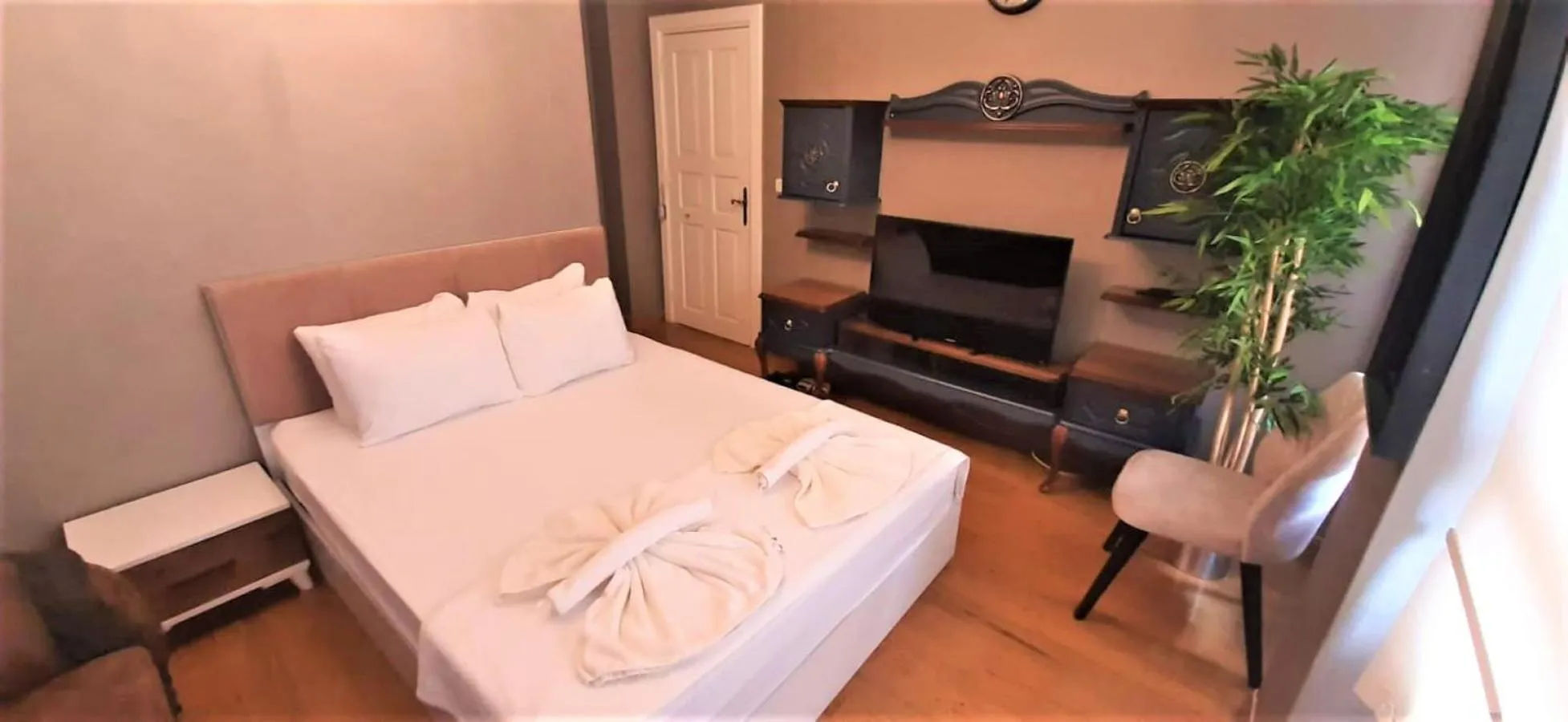 Living room, Bed in valide-maide hotel