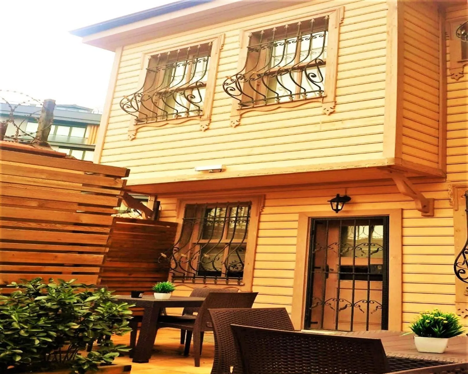 Facade/entrance in valide-maide hotel