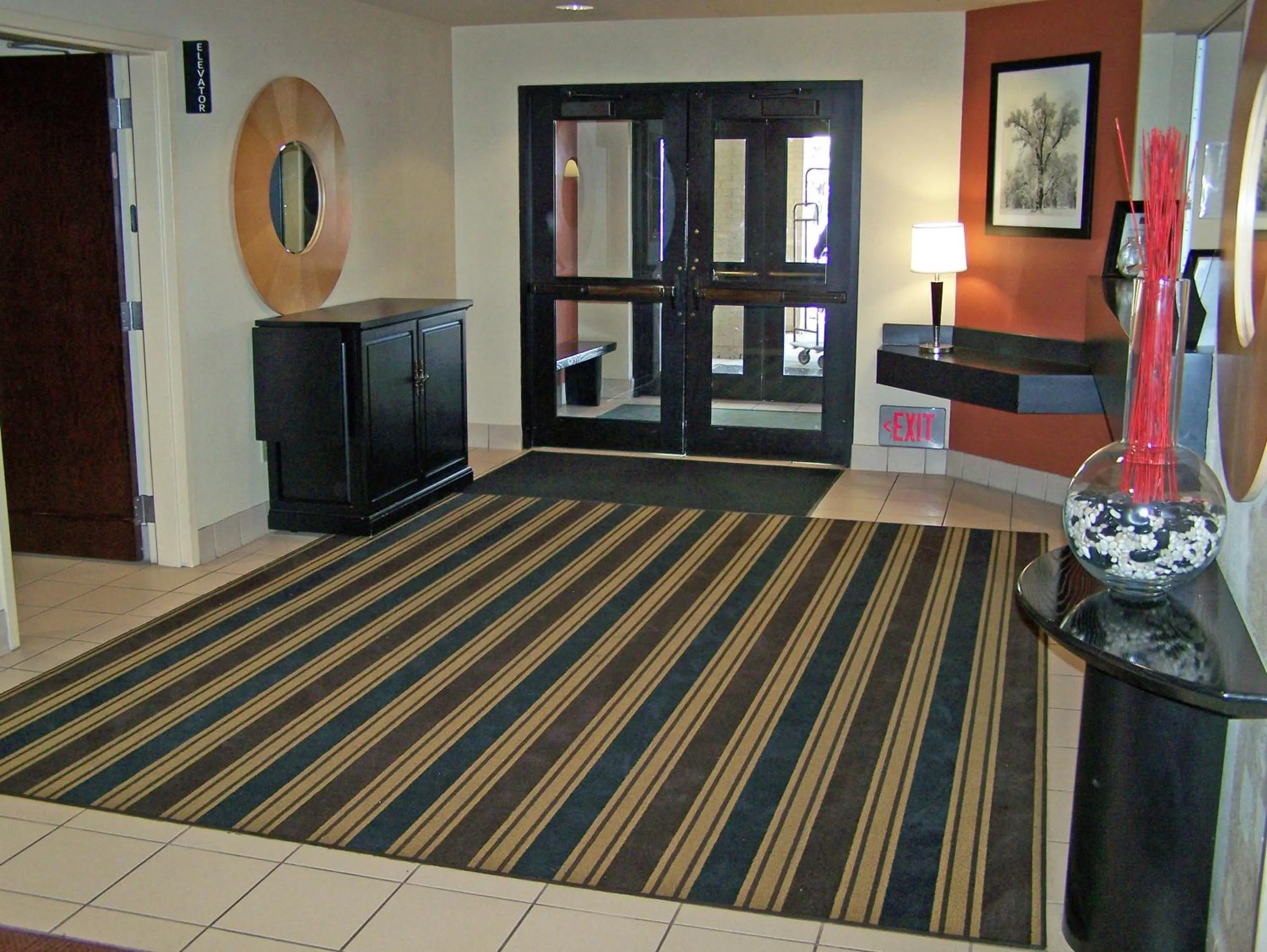 Lobby or reception in Suburban Studios Minneapolis Bloomington