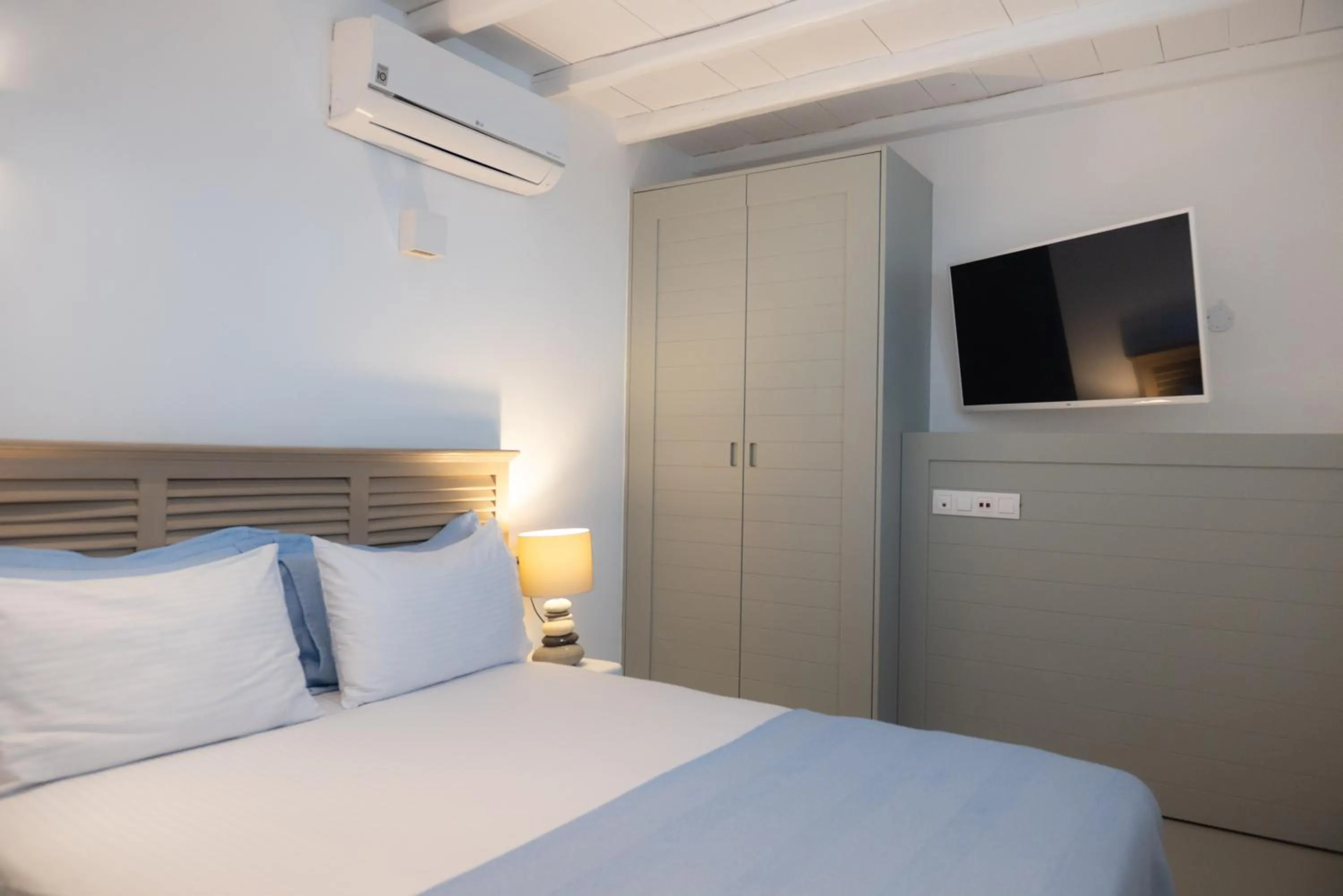 TV and multimedia, Bed in The Summit of Mykonos