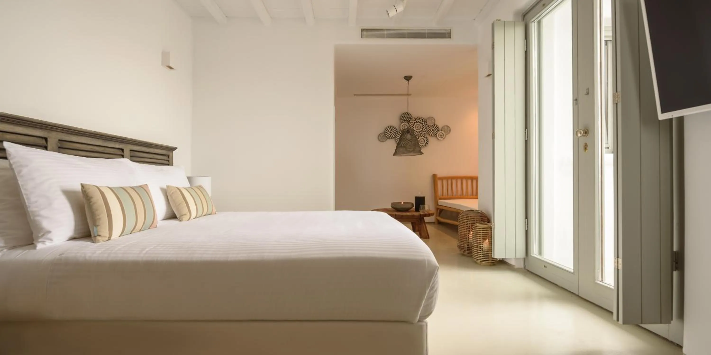 Photo of the whole room, Bed in The Summit of Mykonos