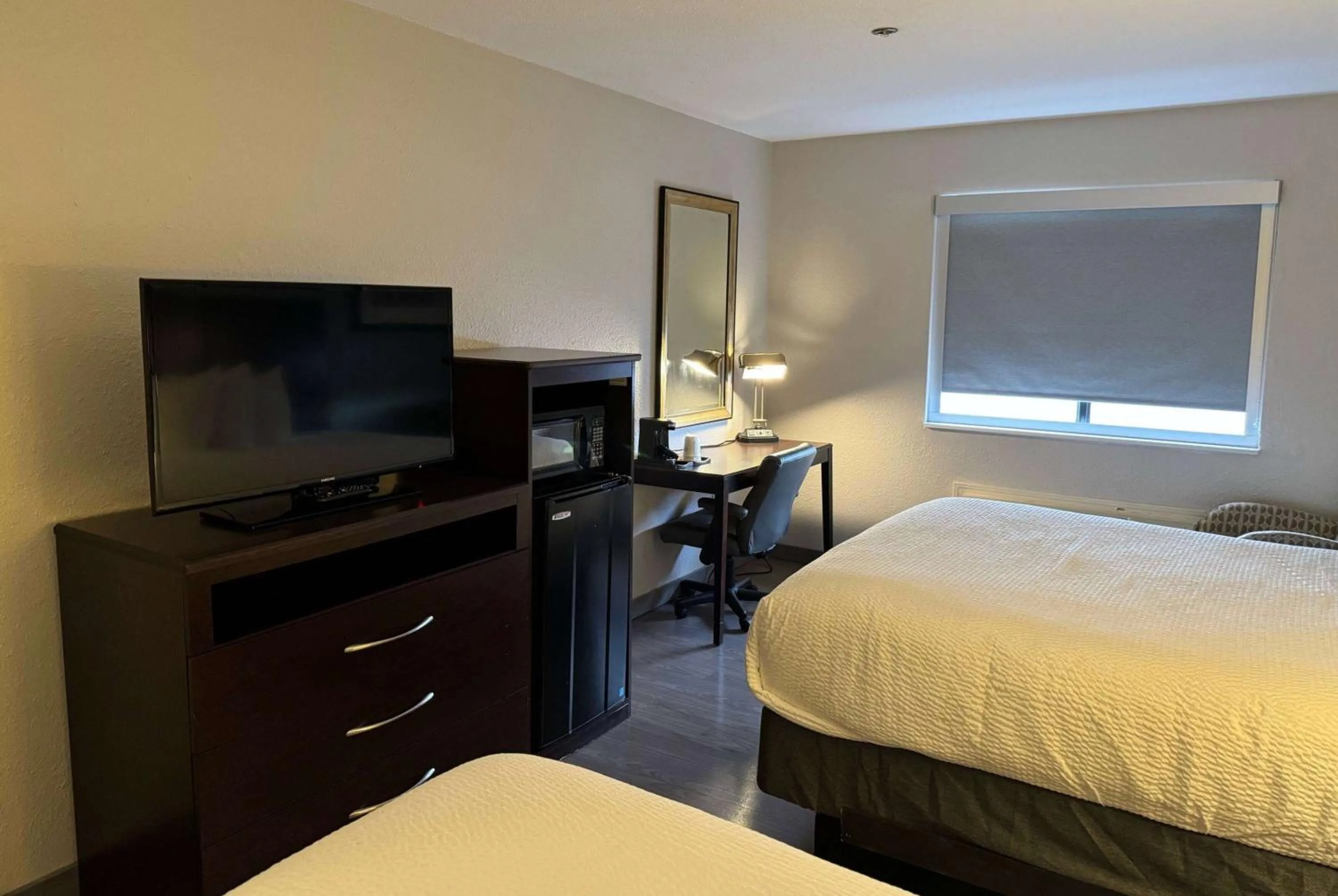 Photo of the whole room, Bed in Baymont by Wyndham Tuscola