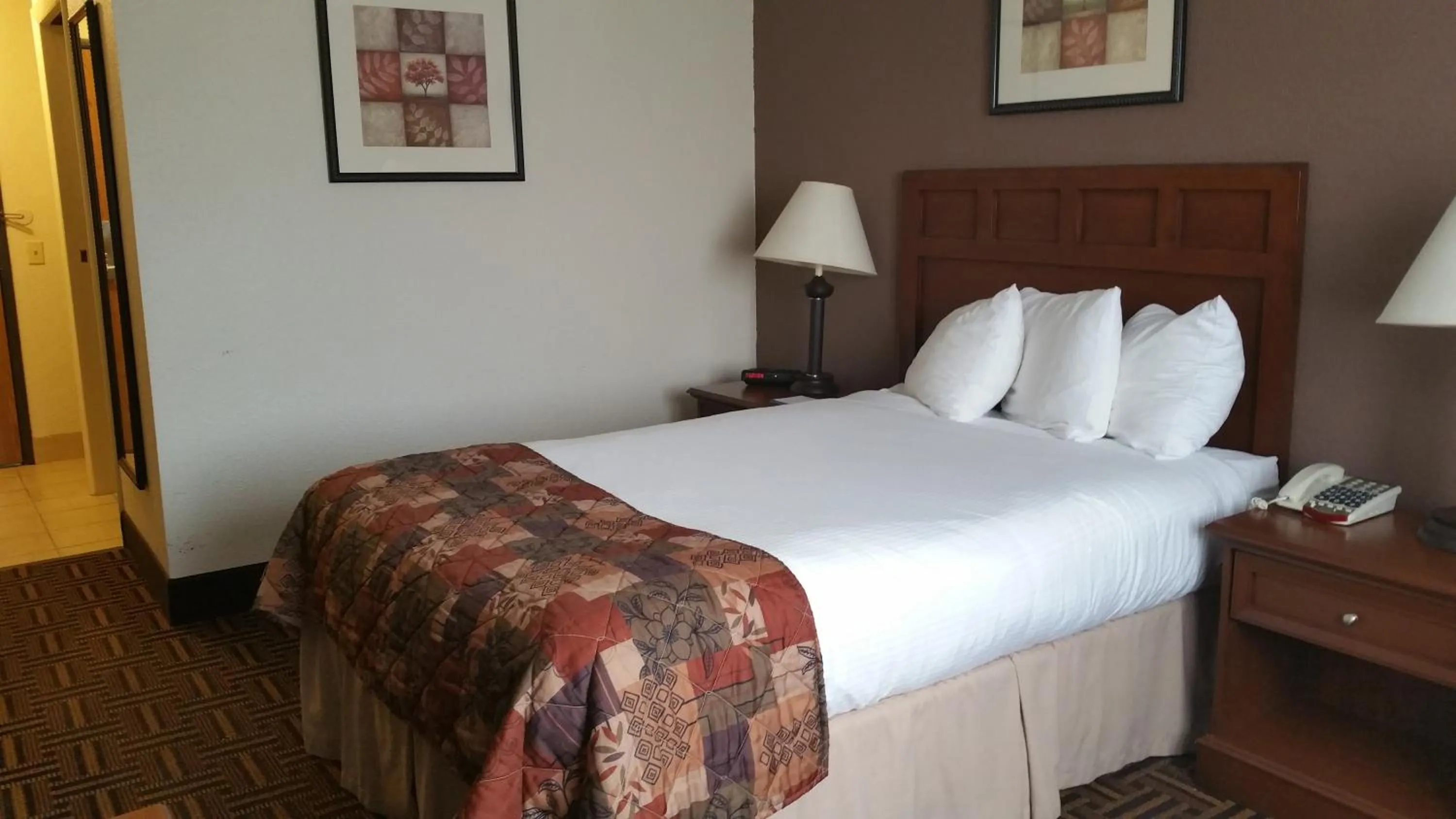 Bedroom, Bed in Baymont by Wyndham Tuscola