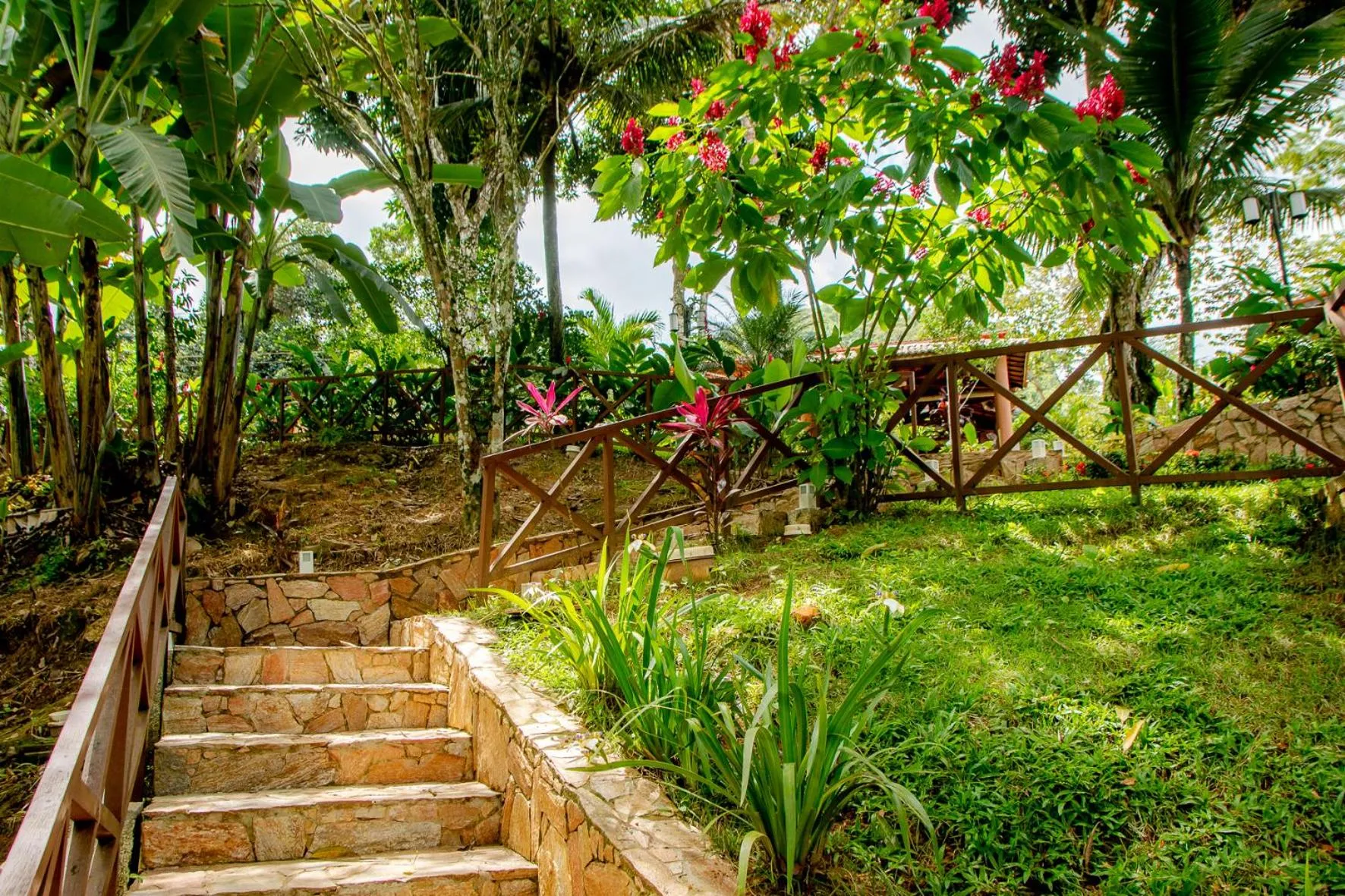 HOTEL CANTINHO DAS FLORES