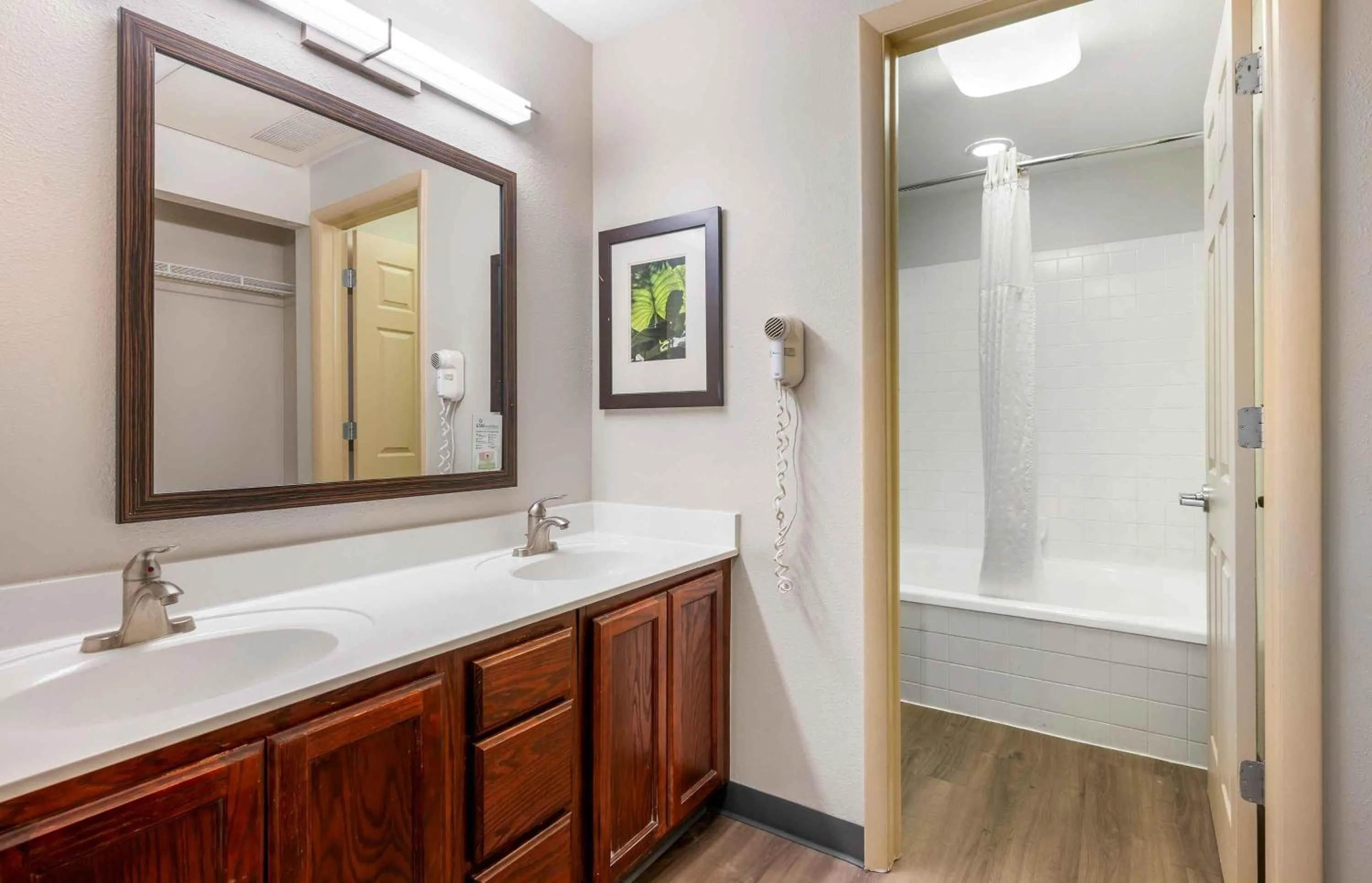 Bathroom in Extended Stay America Suites - Indianapolis - Airport - W Southern Ave