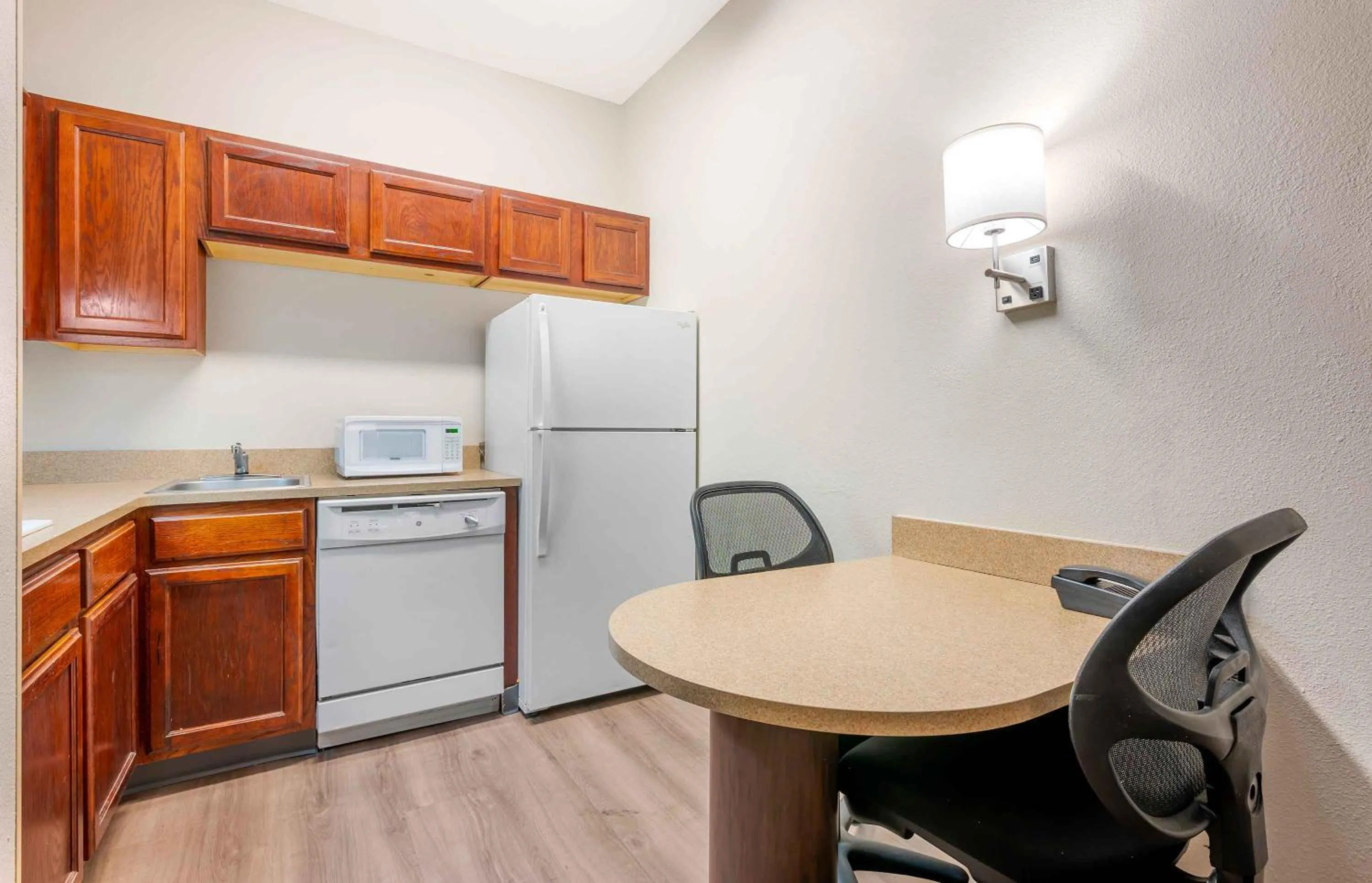 Kitchen or kitchenette in Extended Stay America Suites - Indianapolis - Airport - W Southern Ave