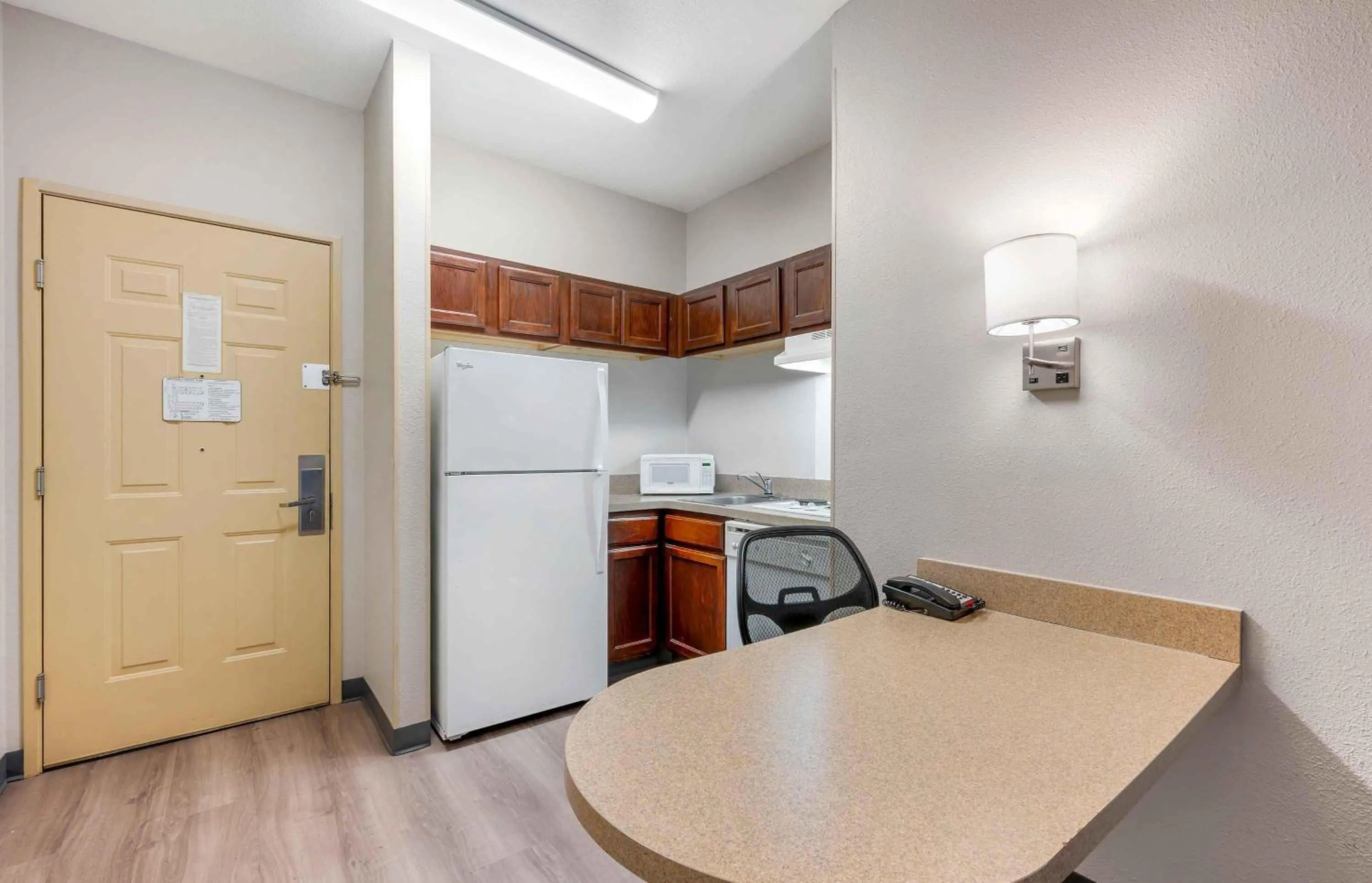 Kitchen or kitchenette in Extended Stay America Suites - Indianapolis - Airport - W Southern Ave