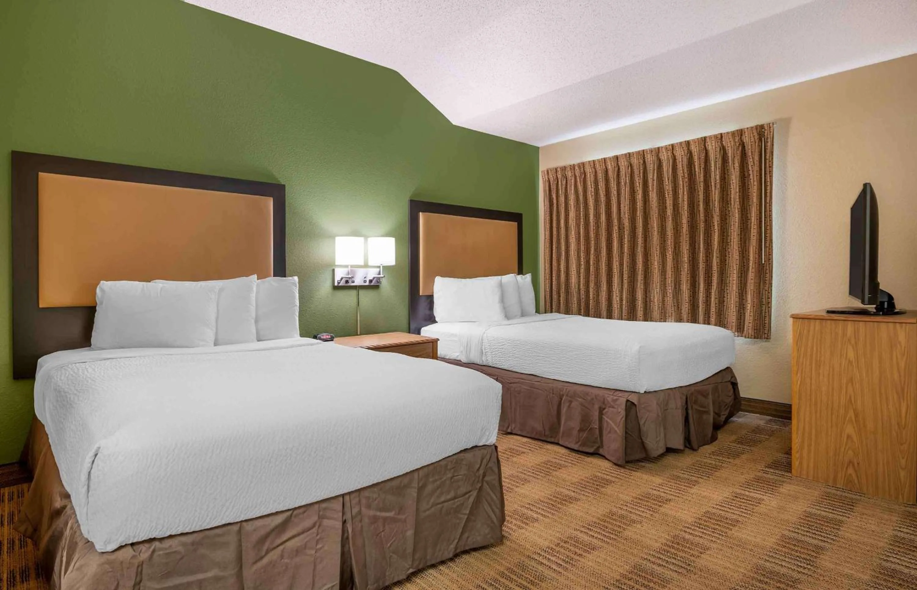 Bedroom, Bed in Extended Stay America Suites - Indianapolis - West 86th St
